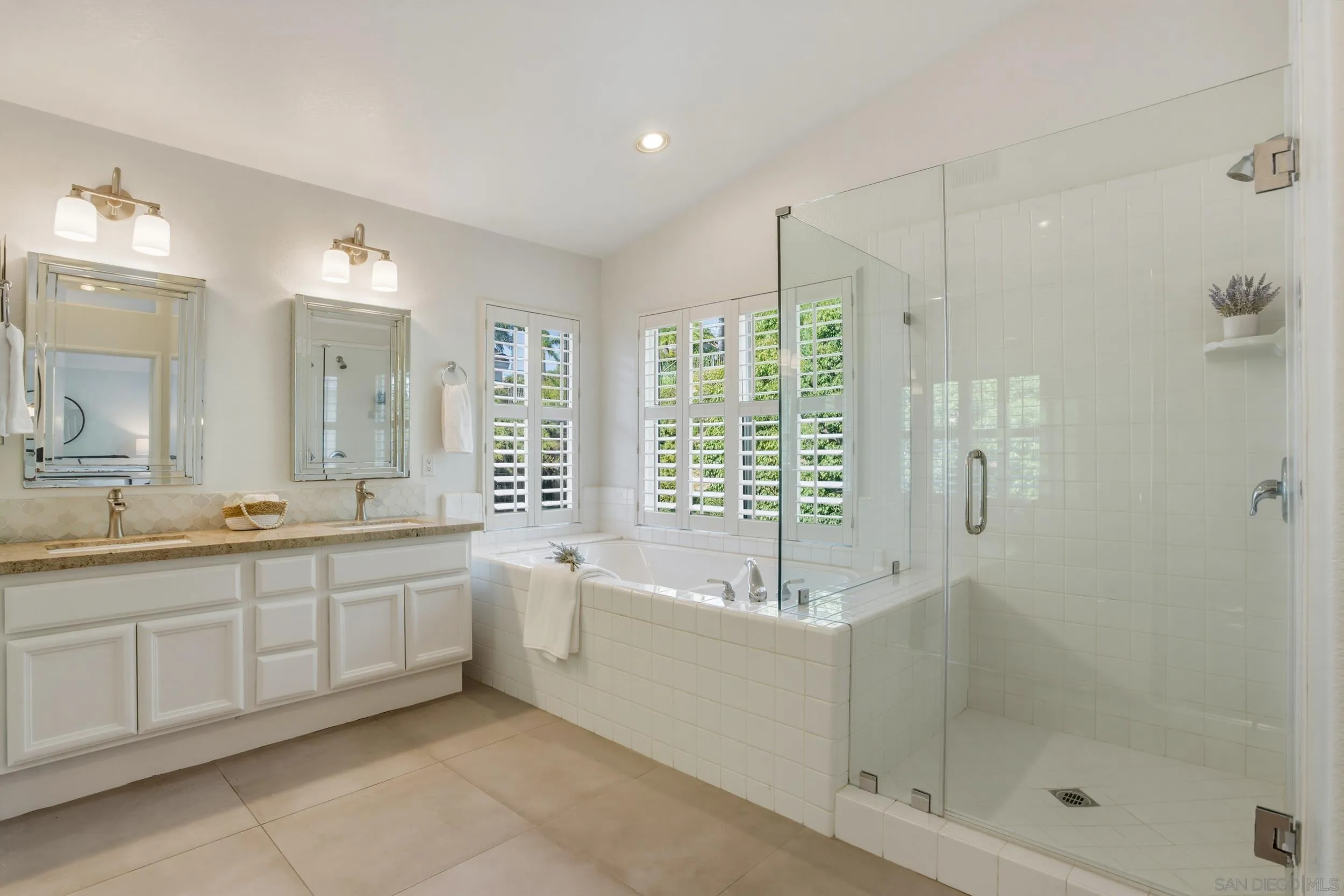 https://cdn.realtyfeed.com/cdn/127/260015047/7ab4a495e6b7e8f1d63bdfeaf072d7f4.webp