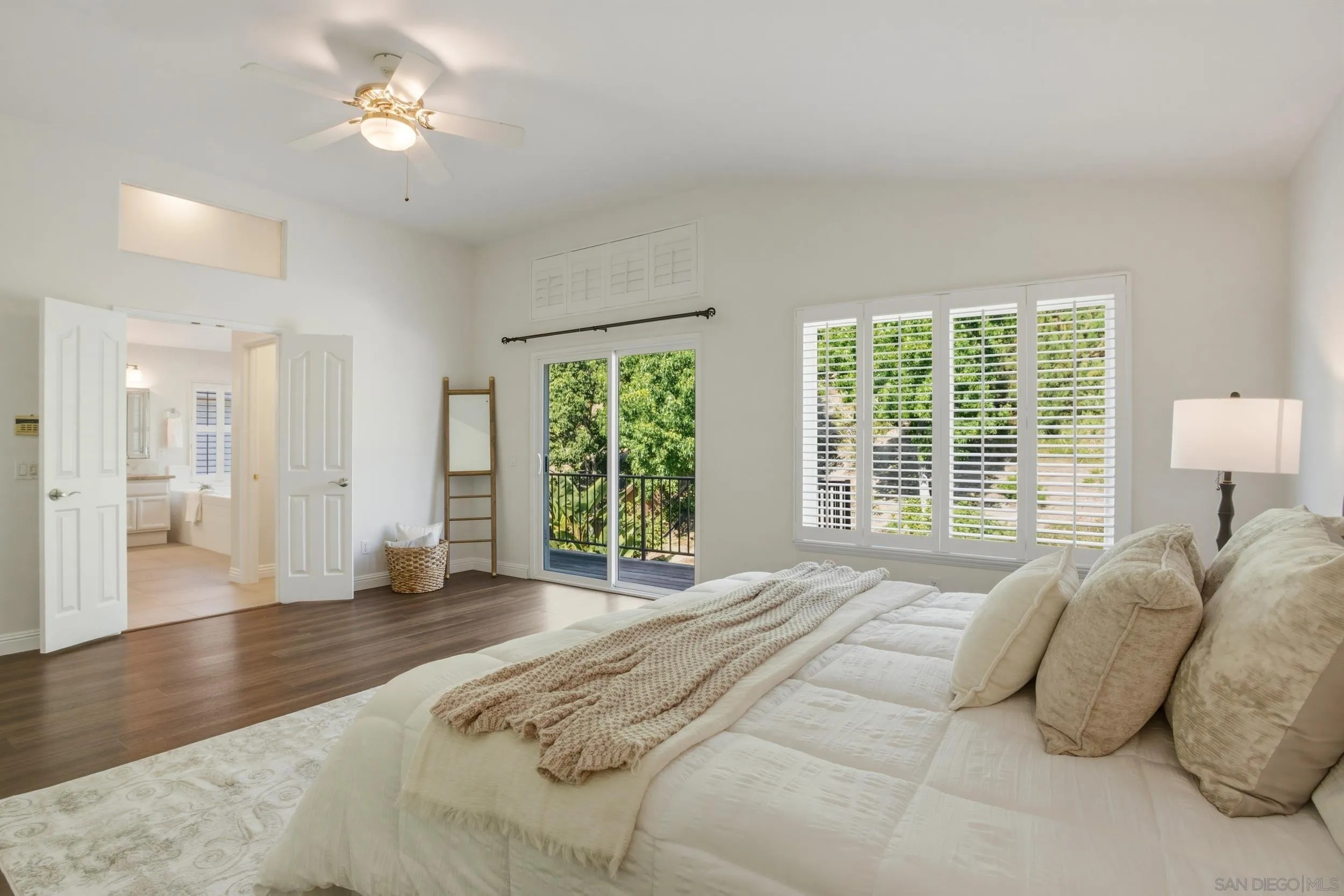 https://cdn.realtyfeed.com/cdn/127/260015047/7b2bc6b187f2560b89bd0ff4796c452f.webp