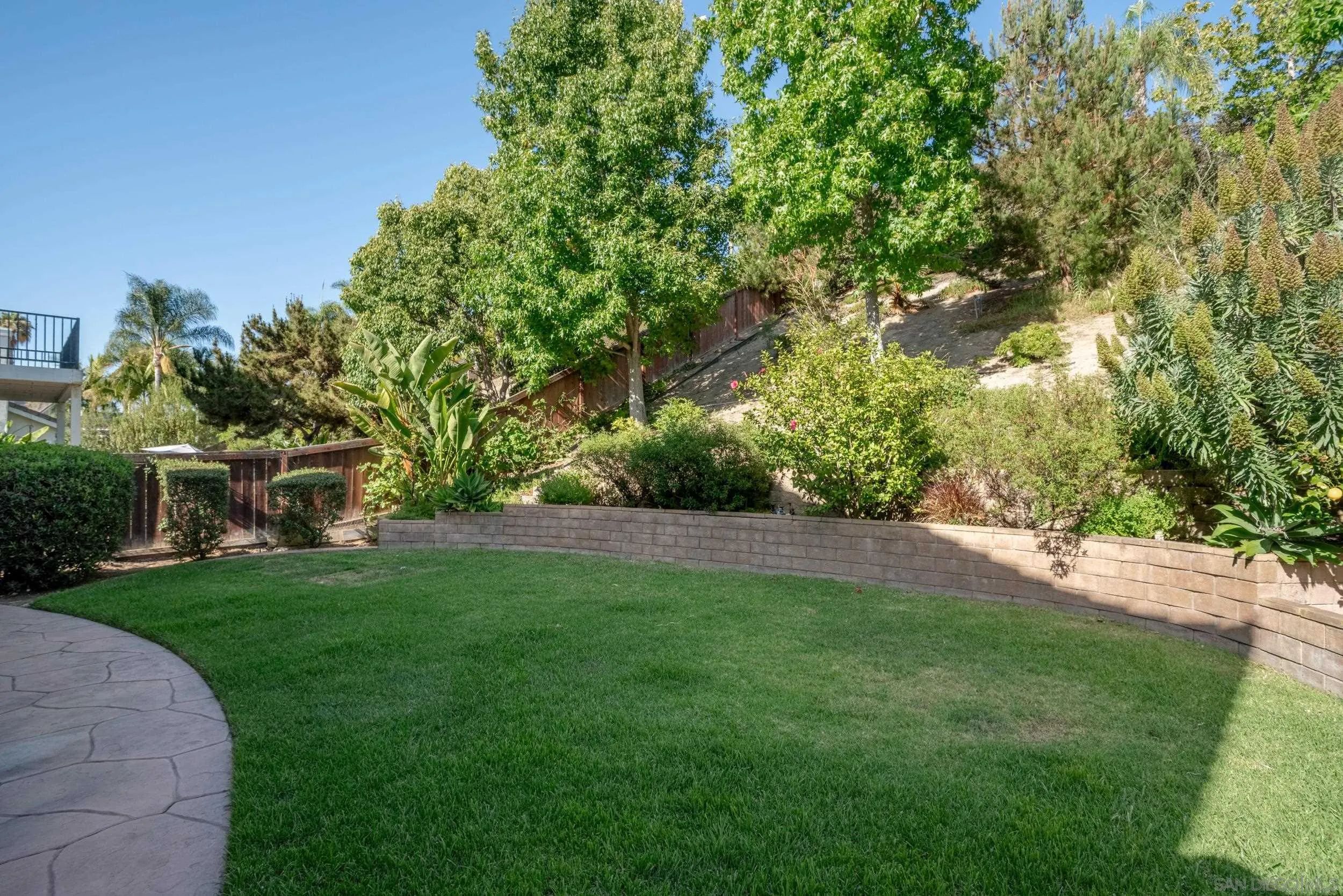 https://cdn.realtyfeed.com/cdn/127/260015047/9bbcbc31173a076670265e7c7edb8a30.webp