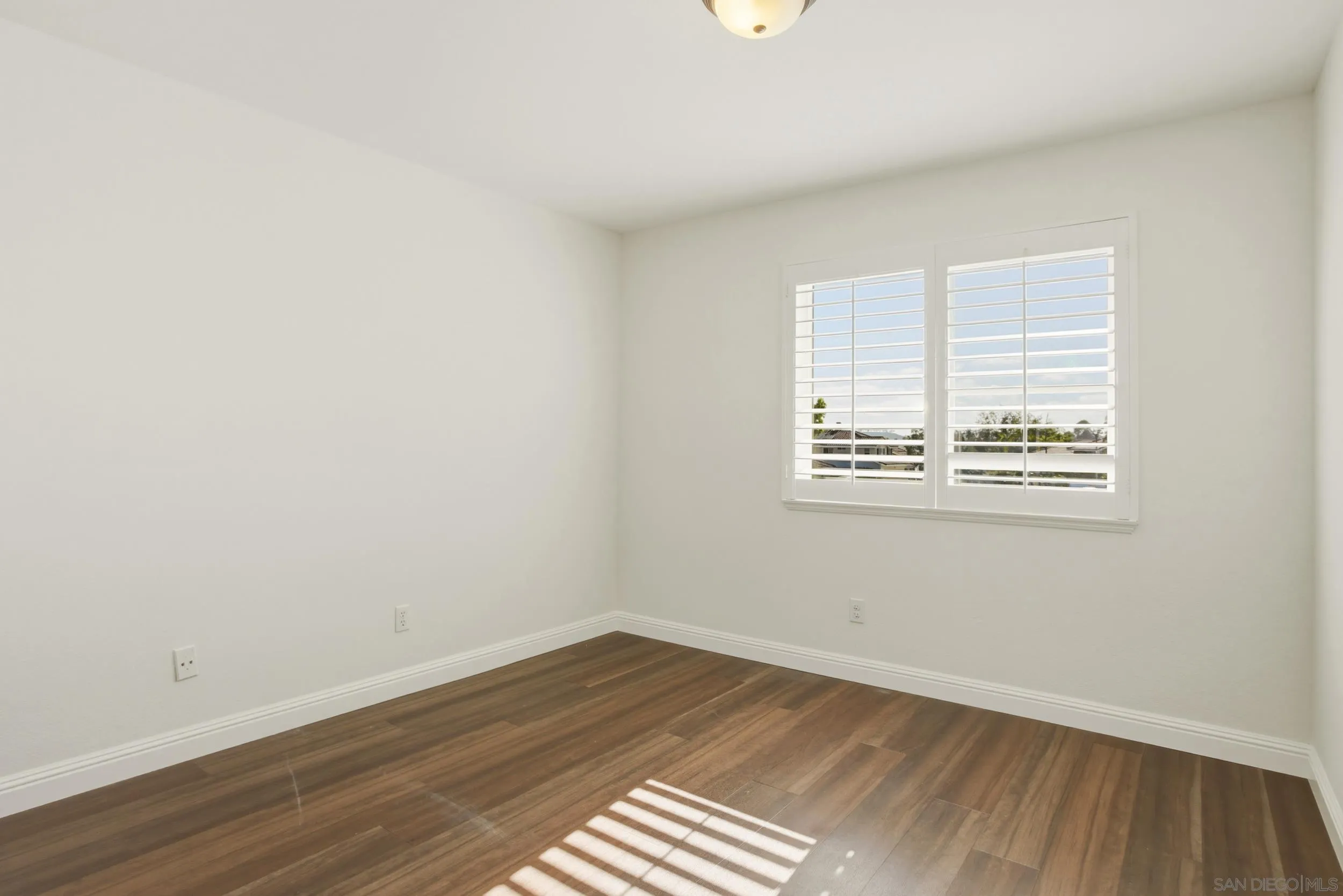 https://cdn.realtyfeed.com/cdn/127/260015047/b6a3df4c89c8de82b2ff388d3e658661.webp