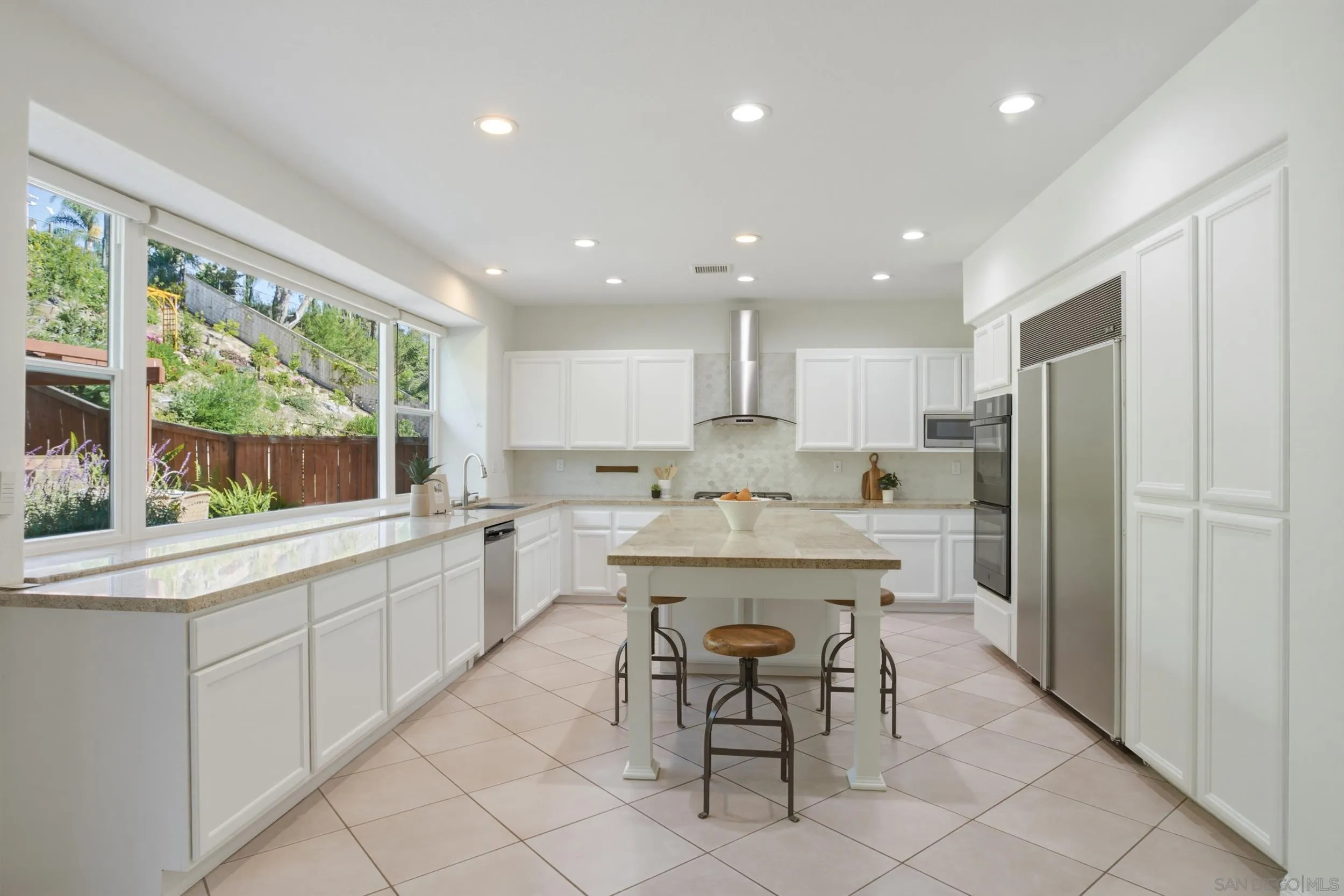 https://cdn.realtyfeed.com/cdn/127/260015047/fd23c439b76378c1d1a1e02f3eca9bfe.webp