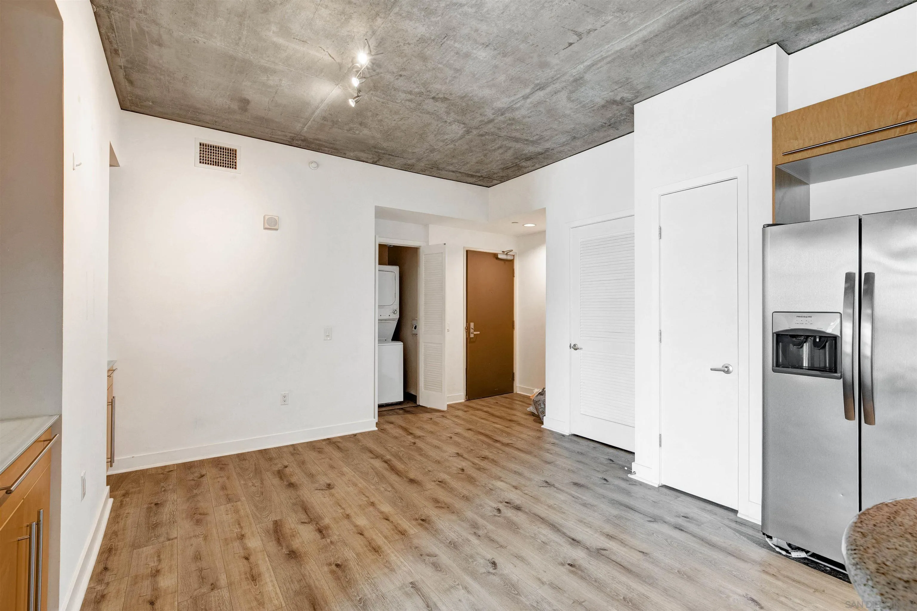 Photo #15: 260015048 Listing: Photo #15