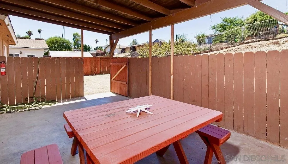 https://cdn.realtyfeed.com/cdn/127/260015055/bb434621fd596455dc7767a70d316bbc.webp