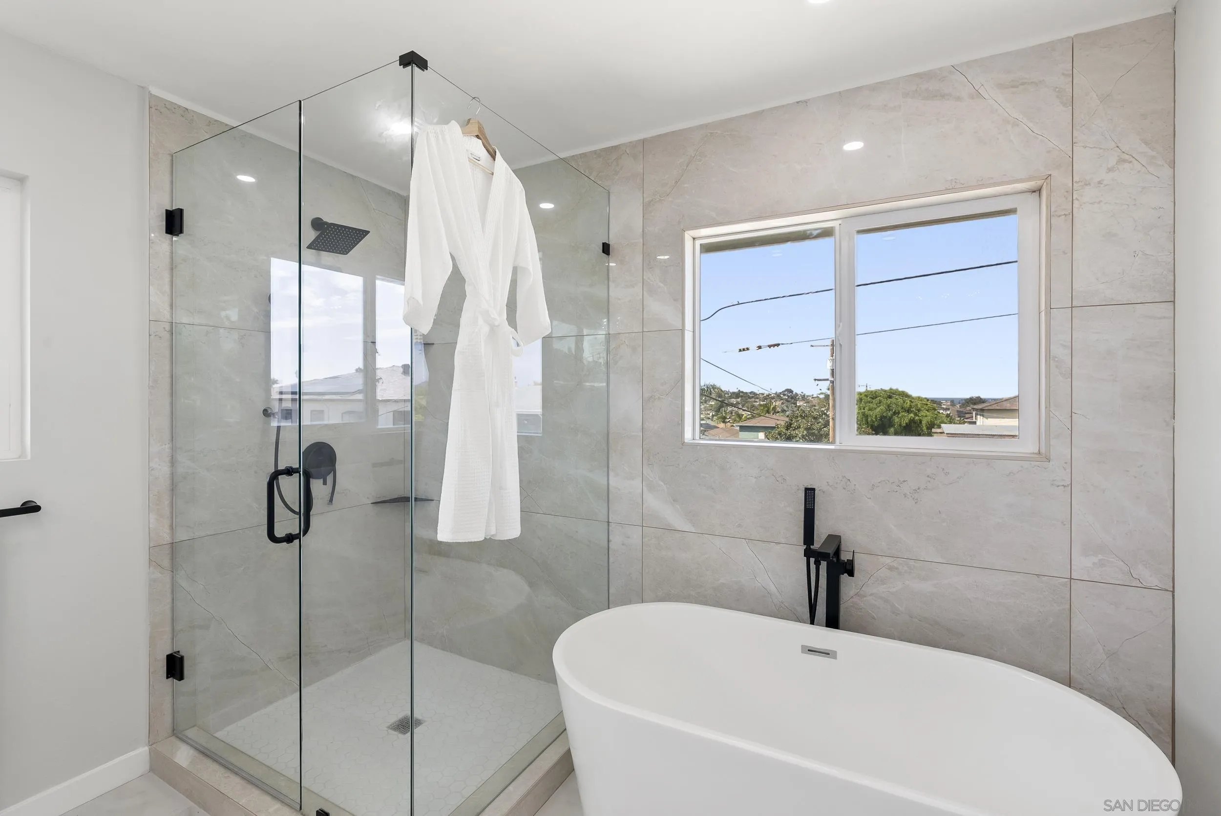 https://cdn.realtyfeed.com/cdn/127/260015061/0f52f862189cf86ffc7857ff139a7c88.webp