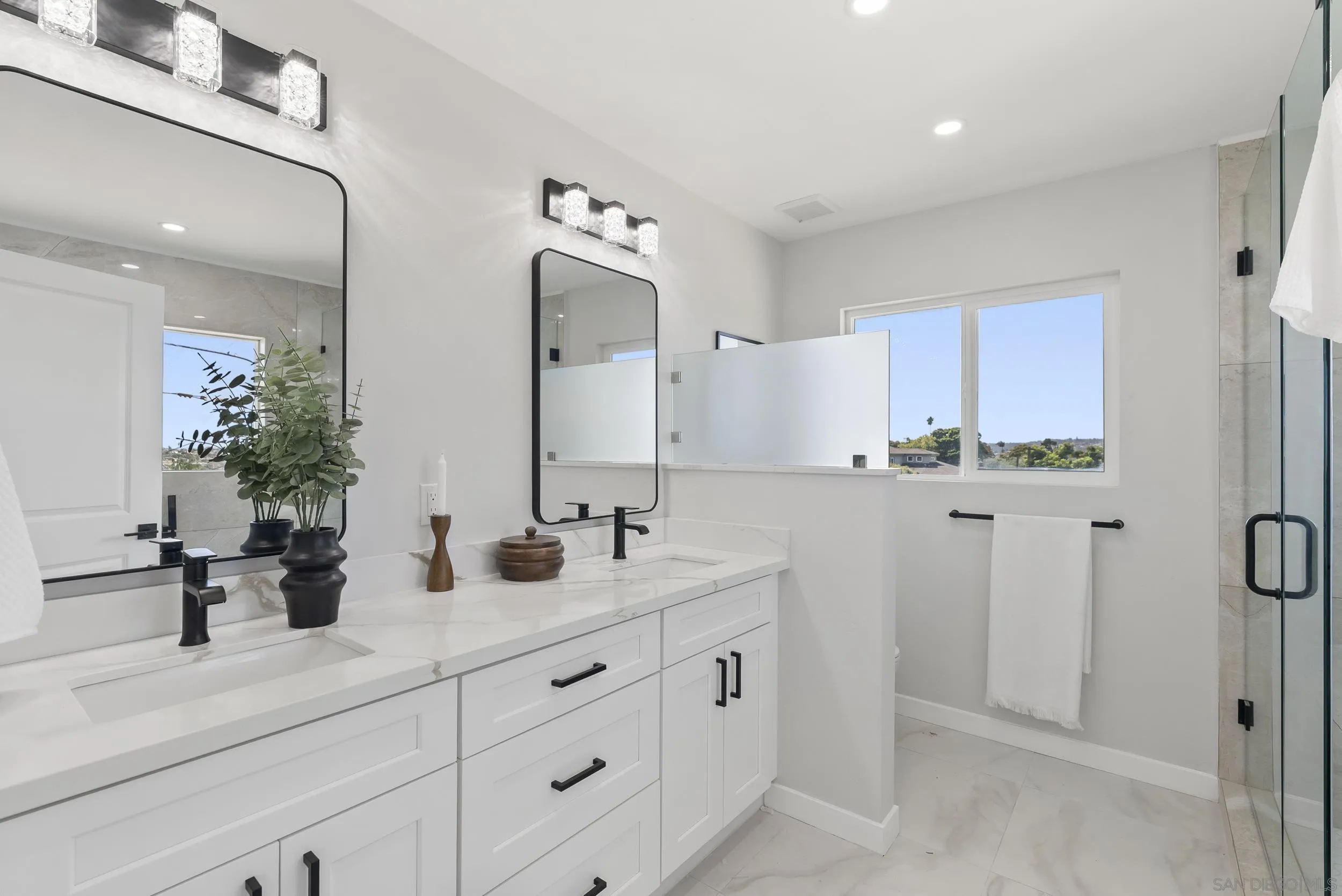 https://cdn.realtyfeed.com/cdn/127/260015061/4165a65b414218d57d433c79243be7f0.webp