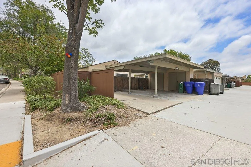 https://cdn.realtyfeed.com/cdn/127/260015062/1b0f3fb3d3972e3cf2d9a7ed243180c3.webp