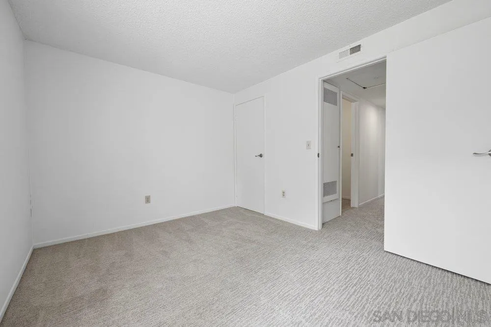 https://cdn.realtyfeed.com/cdn/127/260015062/ca2fea4531164948ee4a1c29785324c8.webp