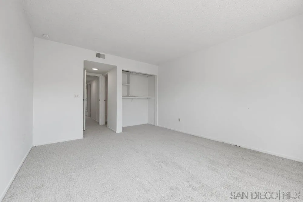 https://cdn.realtyfeed.com/cdn/127/260015062/dcd02cfa9b67fc16825b5a55142eb380.webp