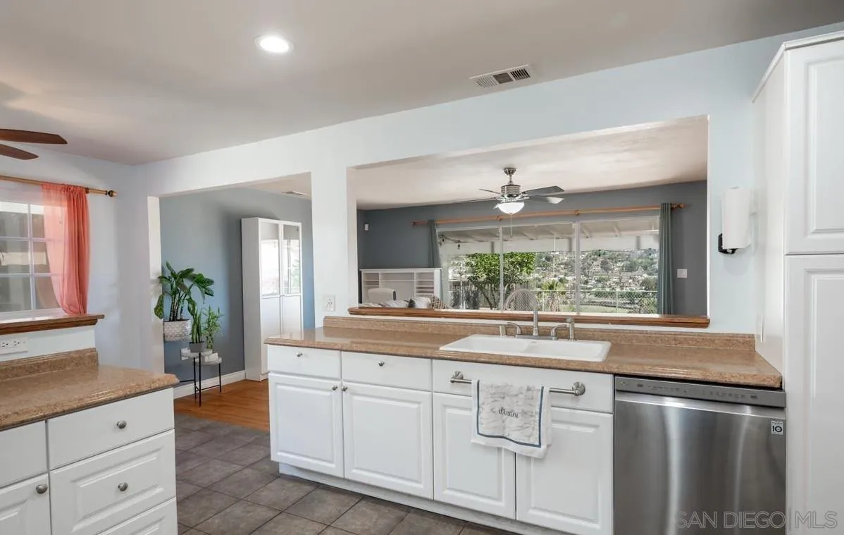 https://cdn.realtyfeed.com/cdn/127/260015063/e1d31fafdd3903baeec4df39e8ec050c.webp
