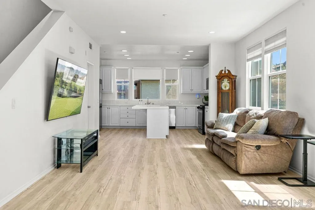 https://cdn.realtyfeed.com/cdn/127/260015064/15a18fb8b5669d634d83f3823a3fb34b.webp