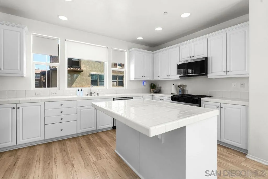 https://cdn.realtyfeed.com/cdn/127/260015064/17b011fdb954b6e26d7af365e2d21002.webp