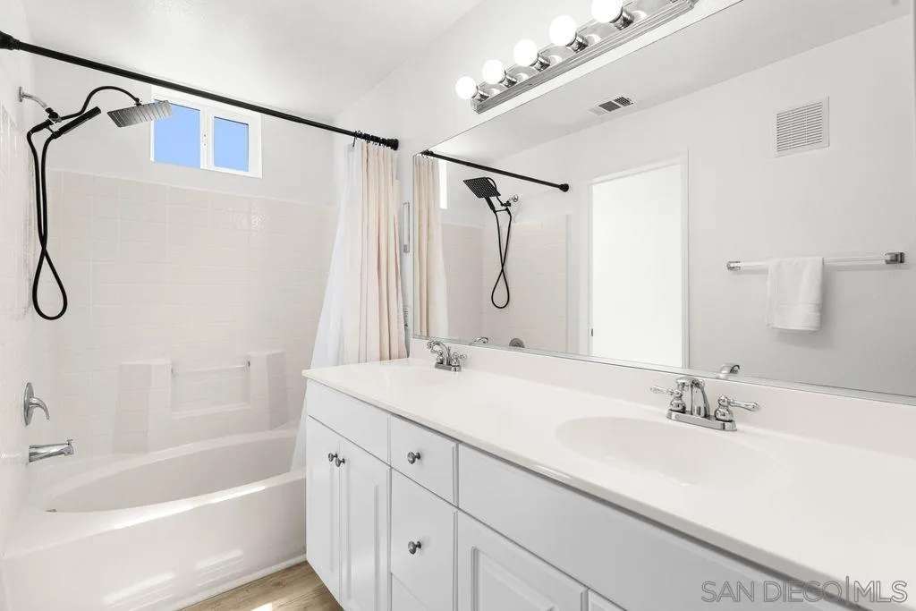 https://cdn.realtyfeed.com/cdn/127/260015064/8c2f15a74f962ce589a132f06108e18a.webp