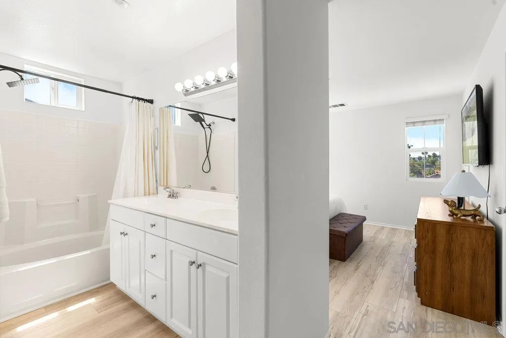 https://cdn.realtyfeed.com/cdn/127/260015064/df96917ed822447cec775cd2645c88a6.webp