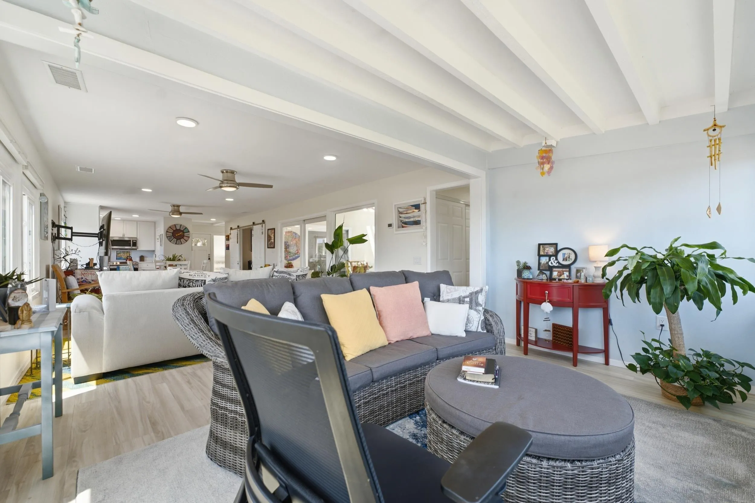 https://cdn.realtyfeed.com/cdn/127/260015065/7b09e00775a5724c46994e393ee91e9c.webp