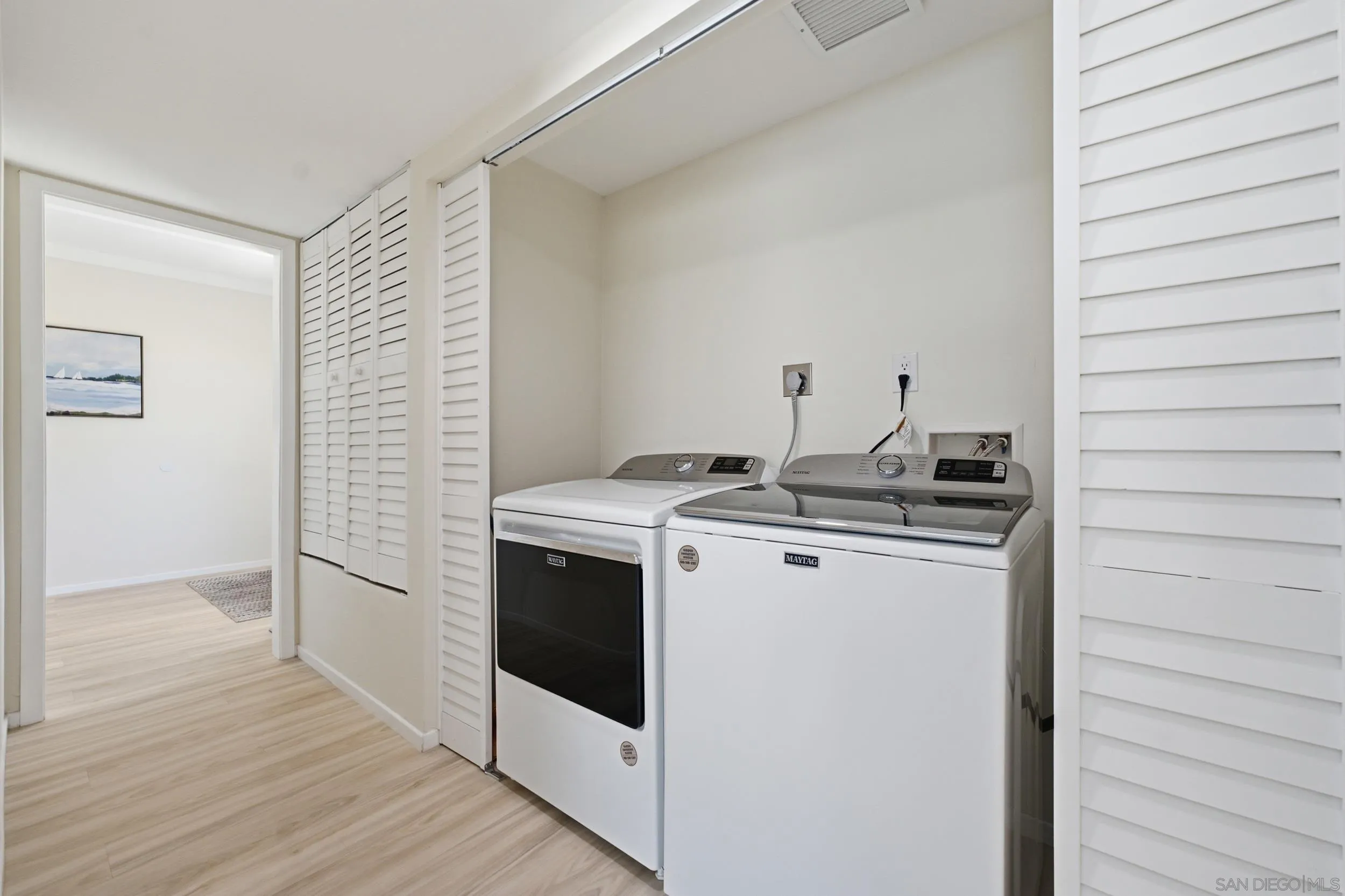 https://cdn.realtyfeed.com/cdn/127/260015065/e87b4fe72490504f71836618fff6327a.webp