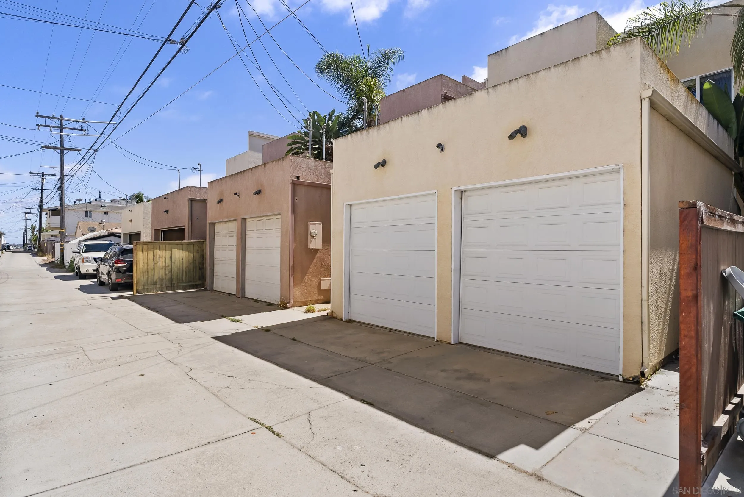 https://cdn.realtyfeed.com/cdn/127/260015066/1b8fb3b5fe787bc38b65d357a2967e94.webp