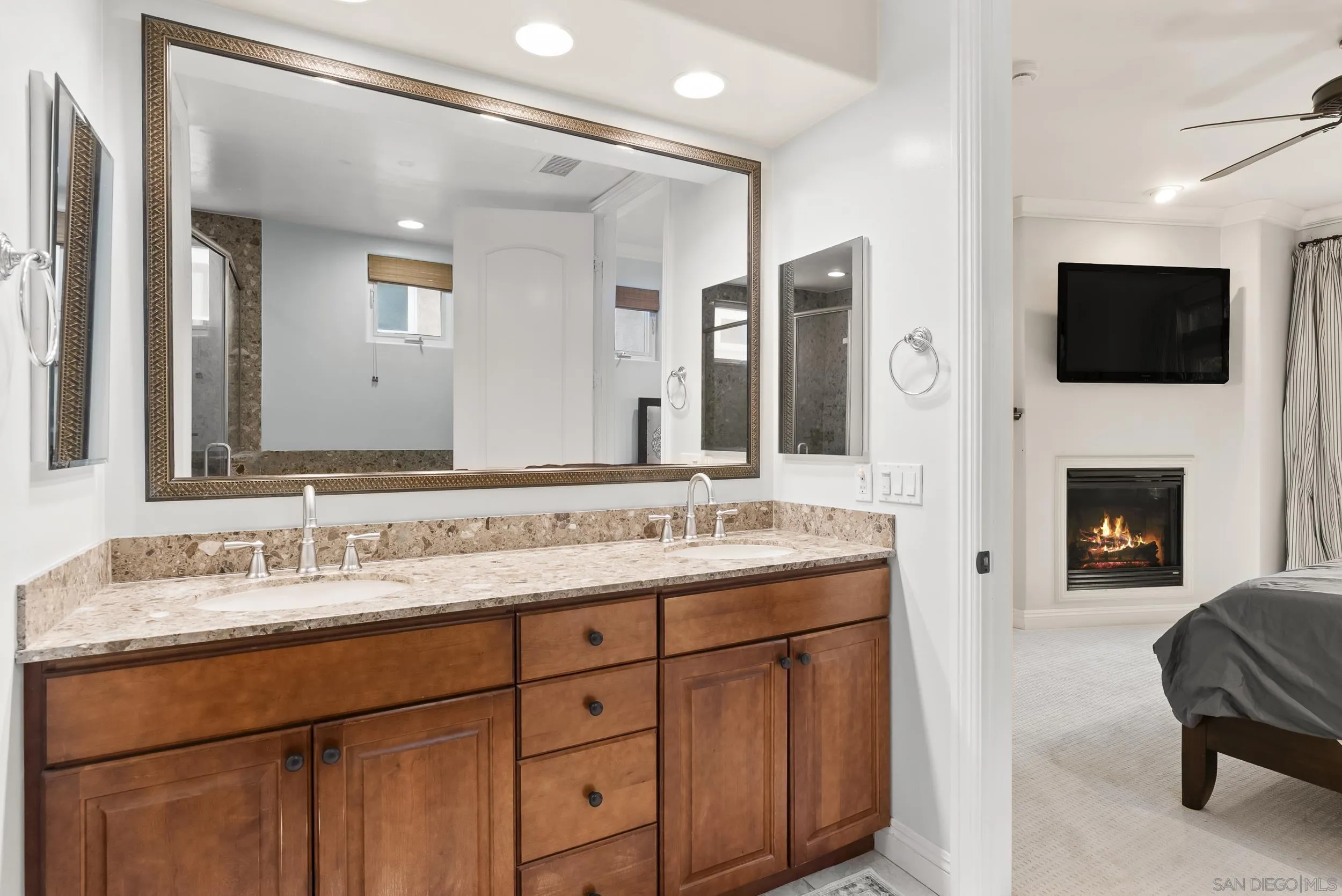 https://cdn.realtyfeed.com/cdn/127/260015066/63c3a9c39cfb0be36bab992f68012345.webp
