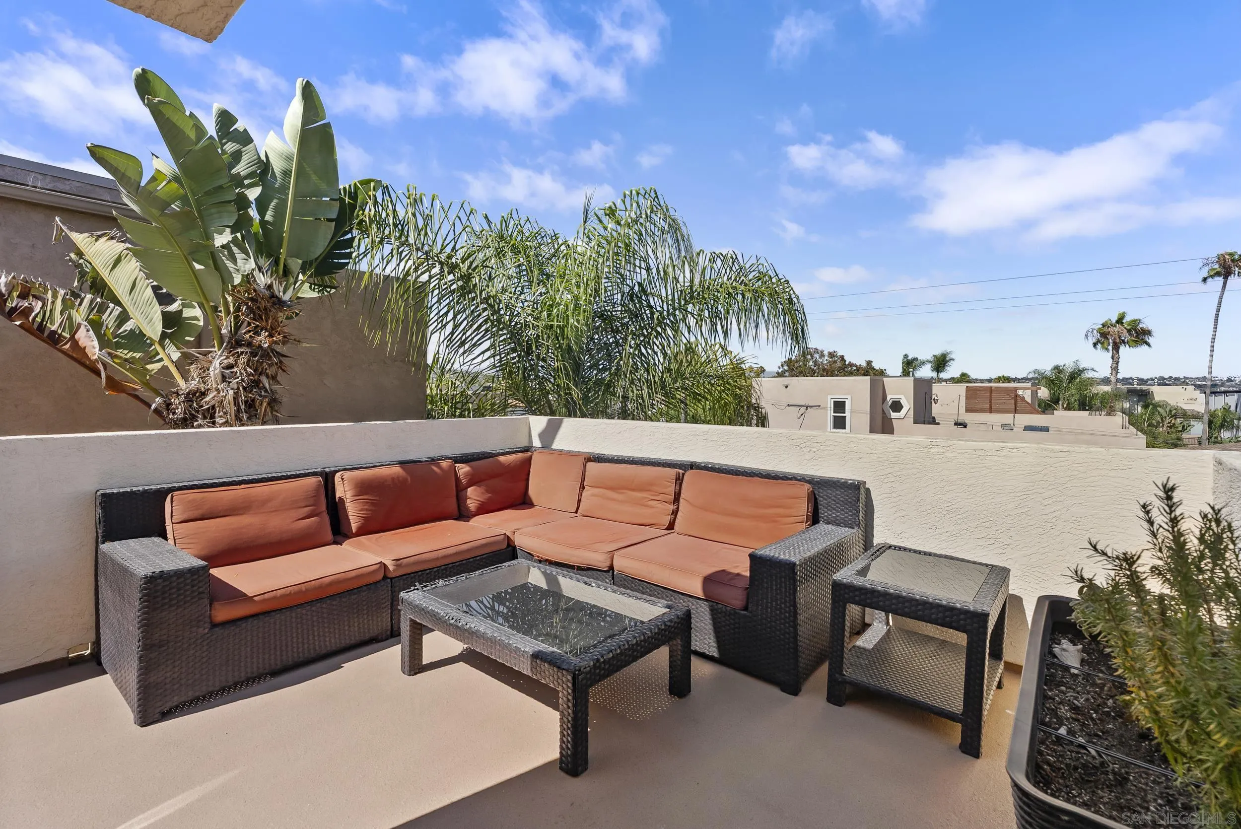 https://cdn.realtyfeed.com/cdn/127/260015066/66d2f557975580d5fac74d0c0c4d8056.webp