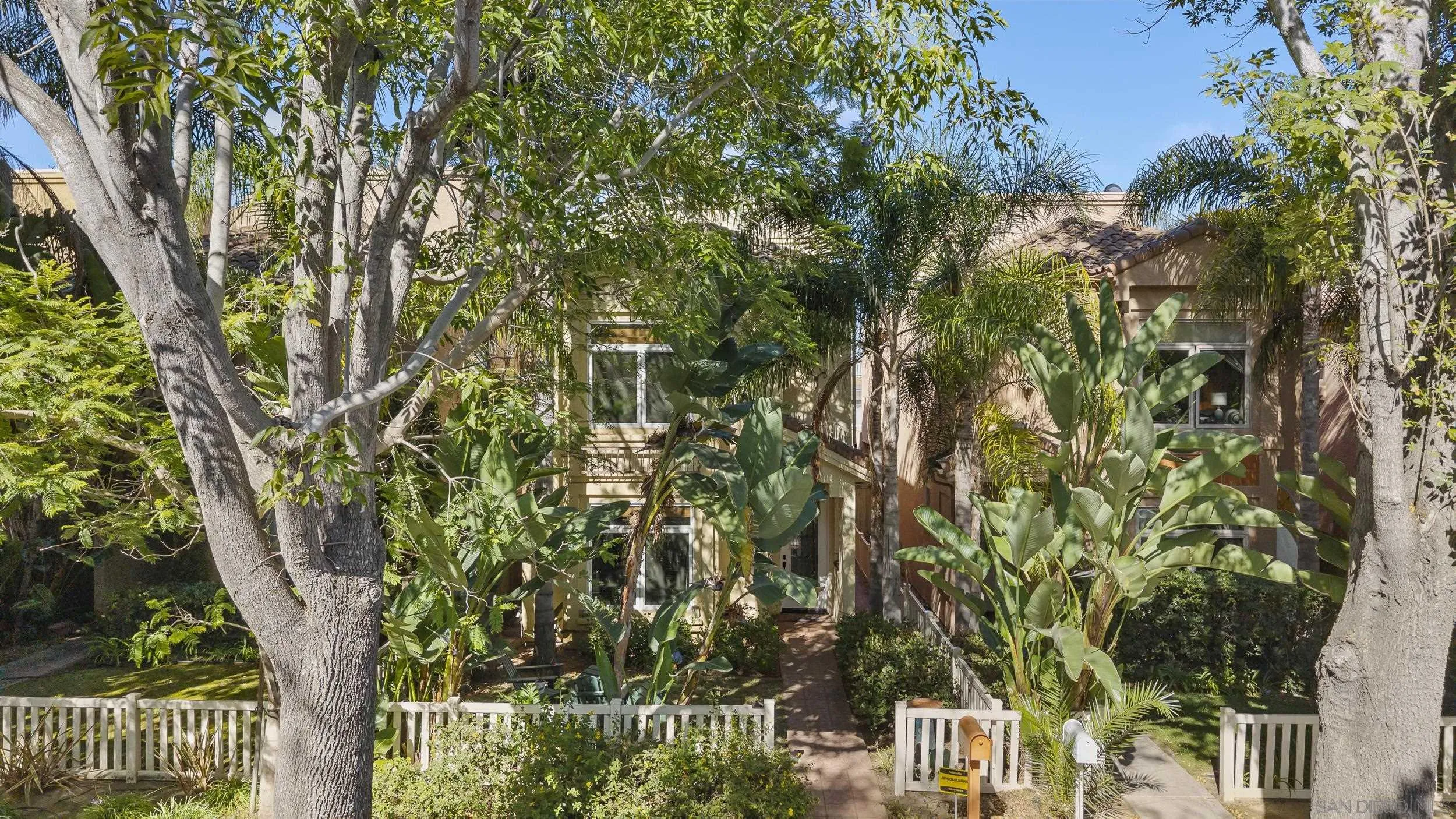 https://cdn.realtyfeed.com/cdn/127/260015066/ab71700a186bf1194aa91eb8d8560d27.webp