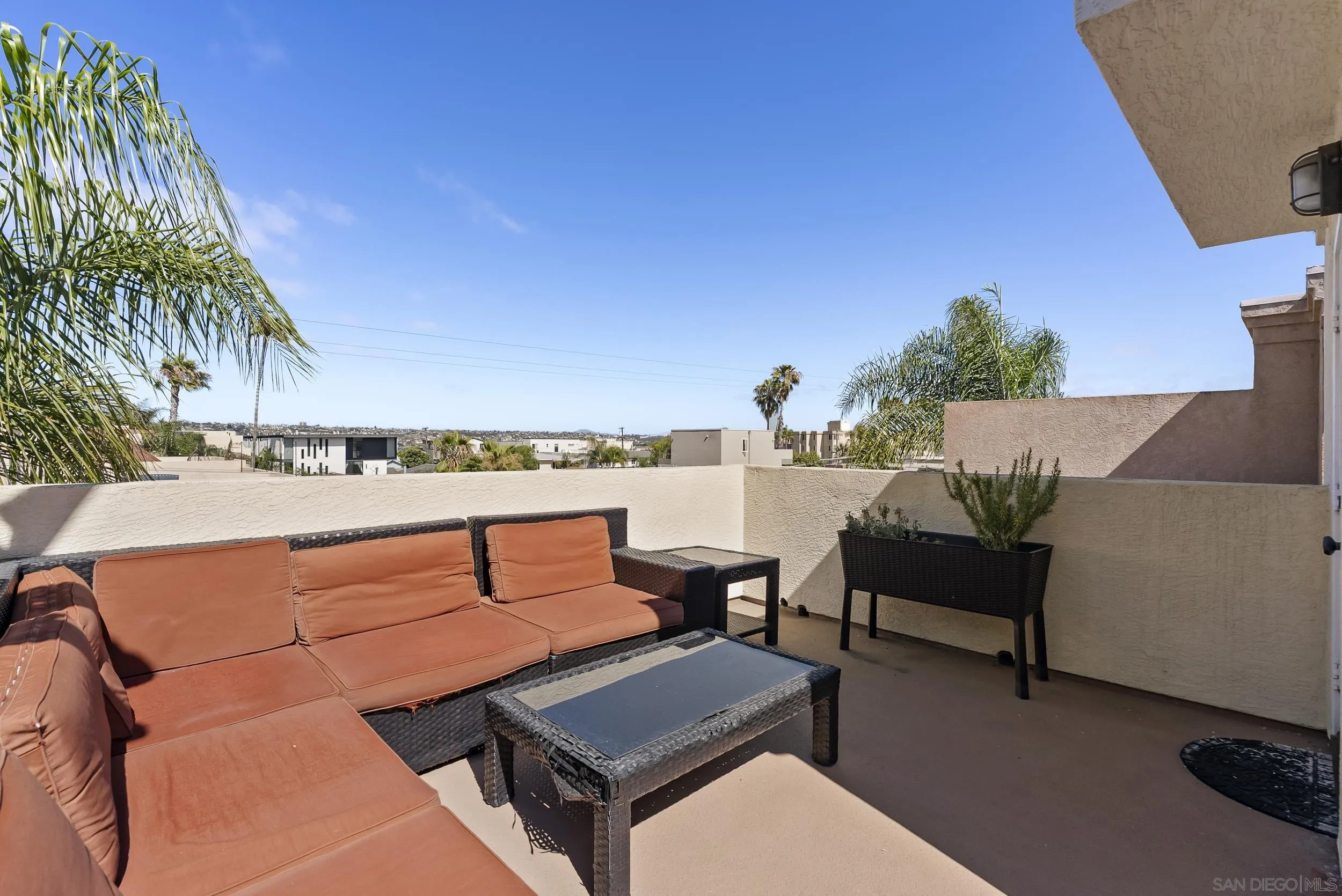 https://cdn.realtyfeed.com/cdn/127/260015066/df34f8296a67ae4e6c13cc328bfd0d0c.webp