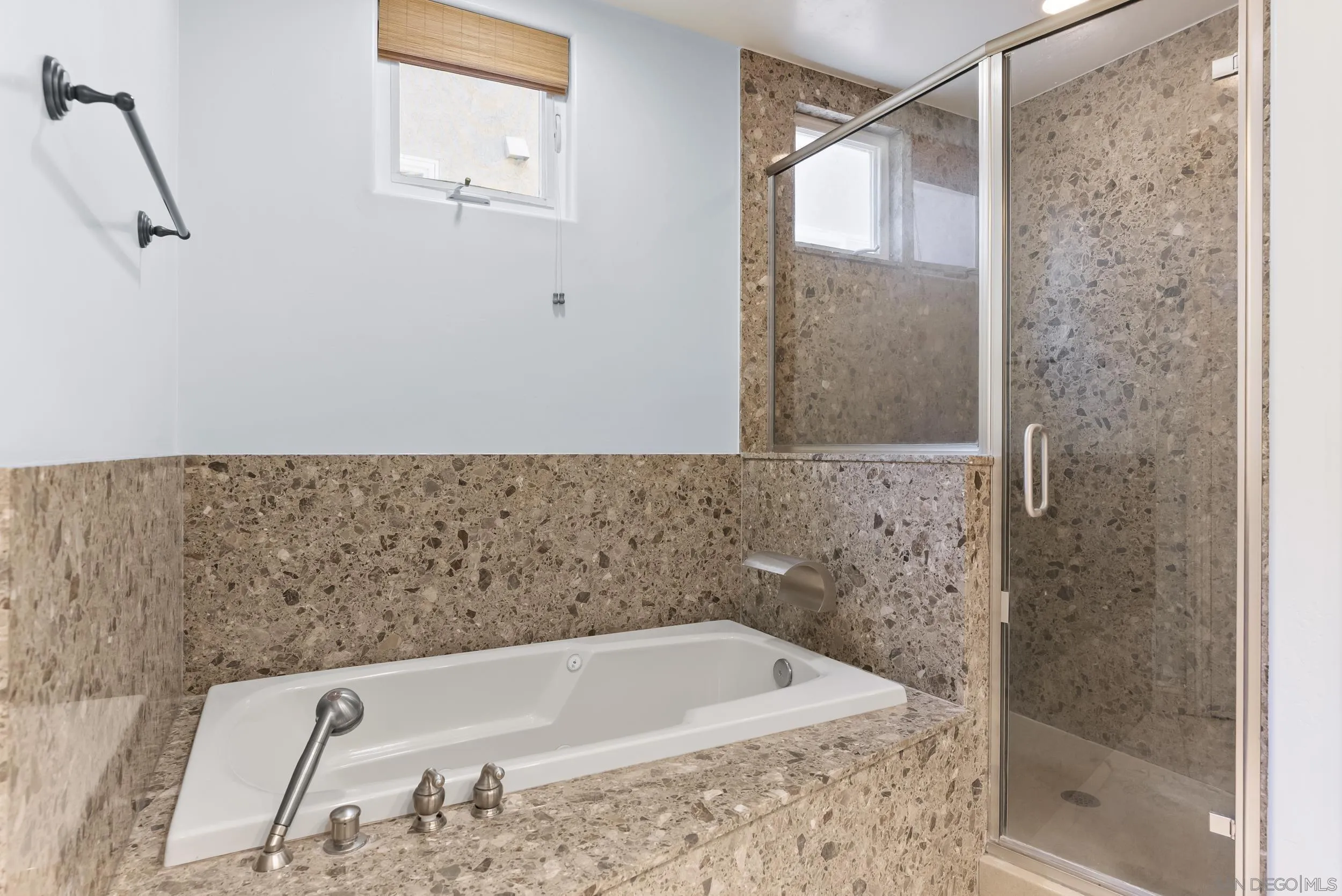 https://cdn.realtyfeed.com/cdn/127/260015066/e6b815cb7b0be5053ac03e26af6c1e13.webp