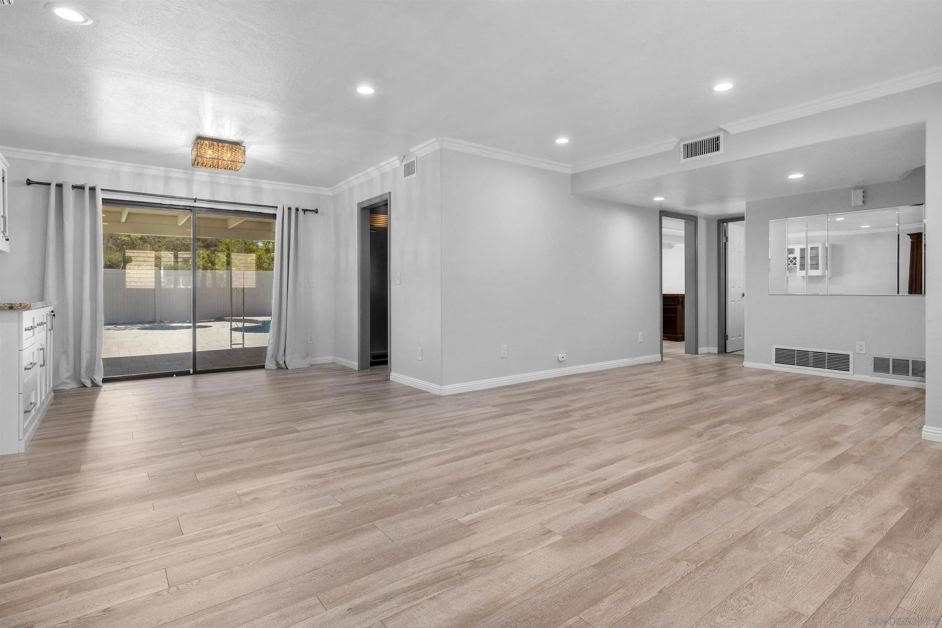 https://cdn.realtyfeed.com/cdn/127/260015067/1988eddbc2ed984add2d659d75eeec67.webp