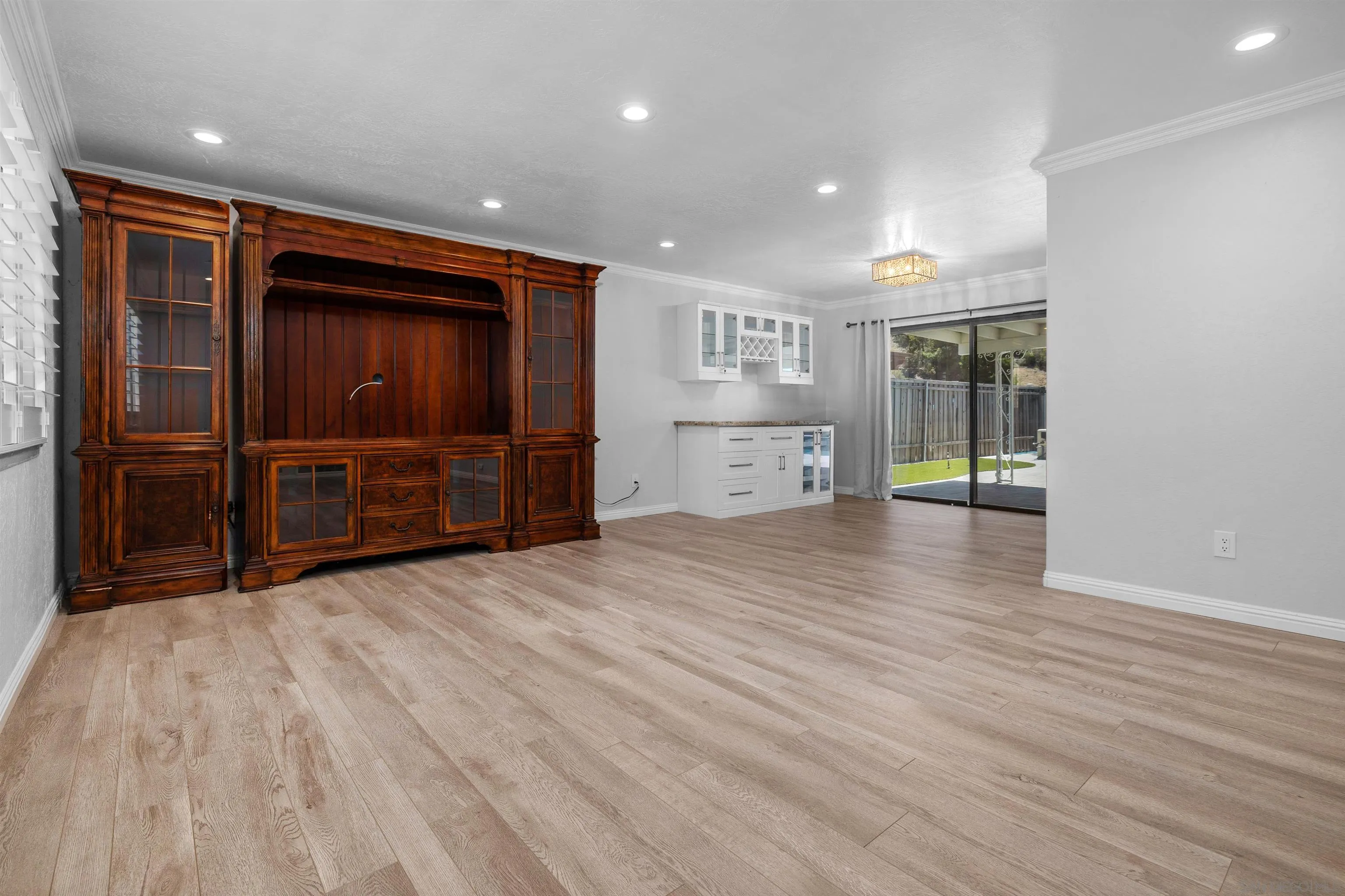 https://cdn.realtyfeed.com/cdn/127/260015067/1b30cc37af2c0fa836fae537659ac599.webp