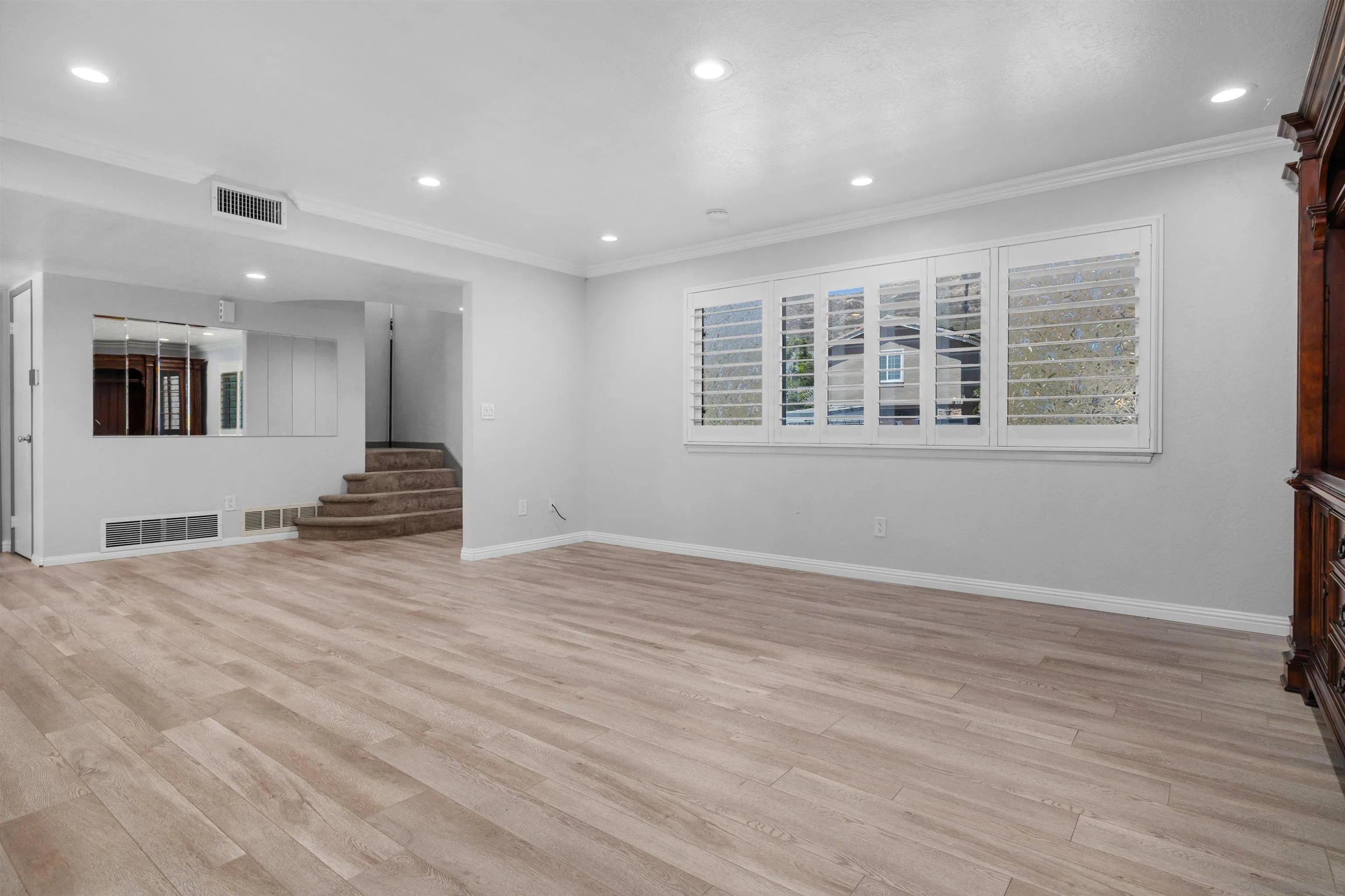 https://cdn.realtyfeed.com/cdn/127/260015067/254086d88aa5d441c8031a8a9ef90ce9.webp