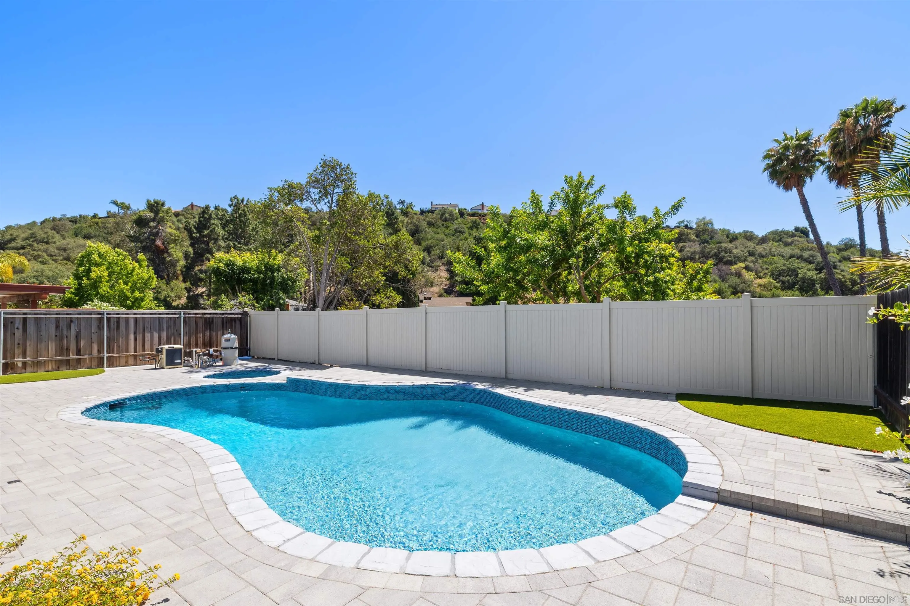 https://cdn.realtyfeed.com/cdn/127/260015067/675470de6e740e877ac9aeccb48b7f12.webp