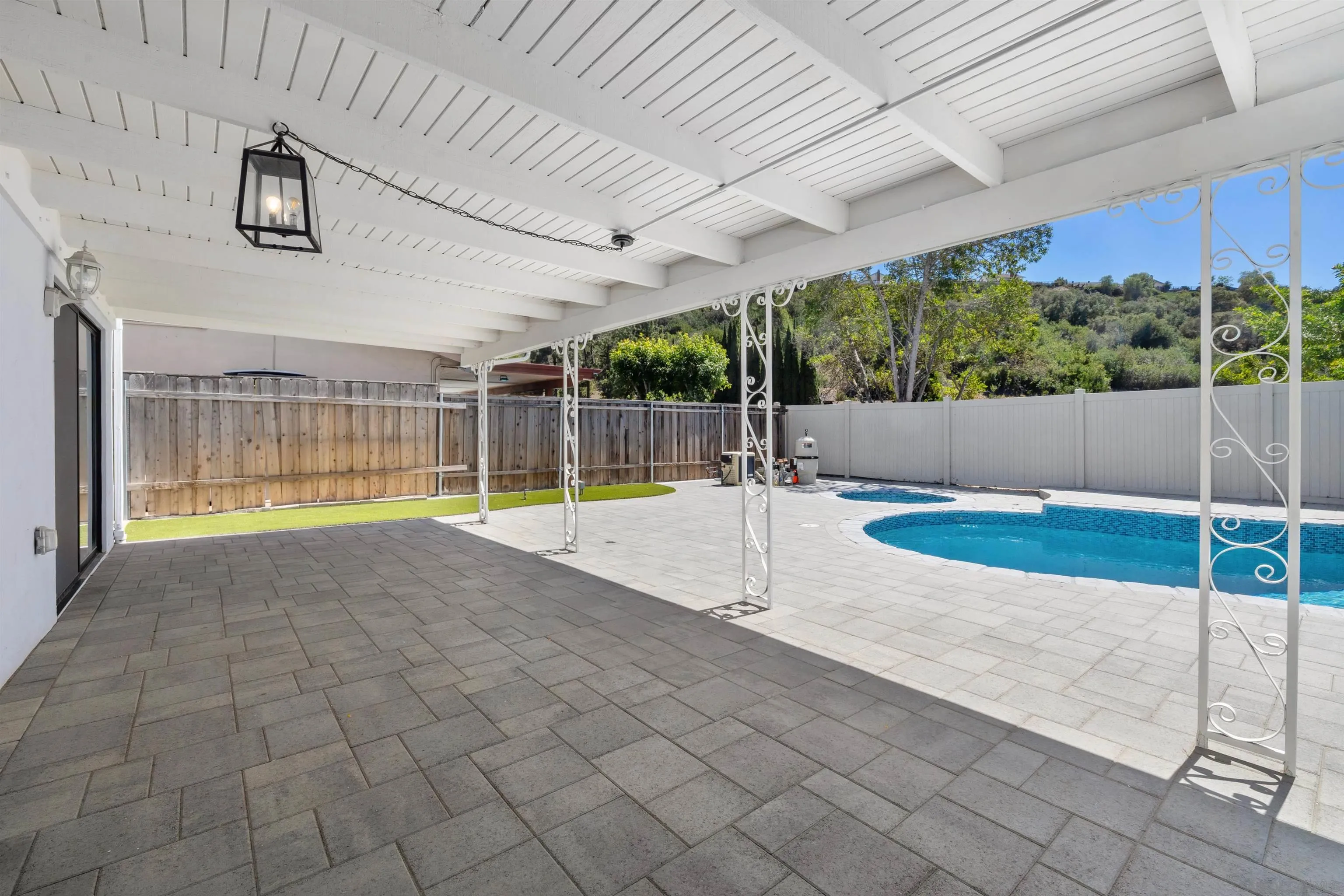 https://cdn.realtyfeed.com/cdn/127/260015067/8dfb1ca5c63d1b17d74f4cdf67e1fa73.webp