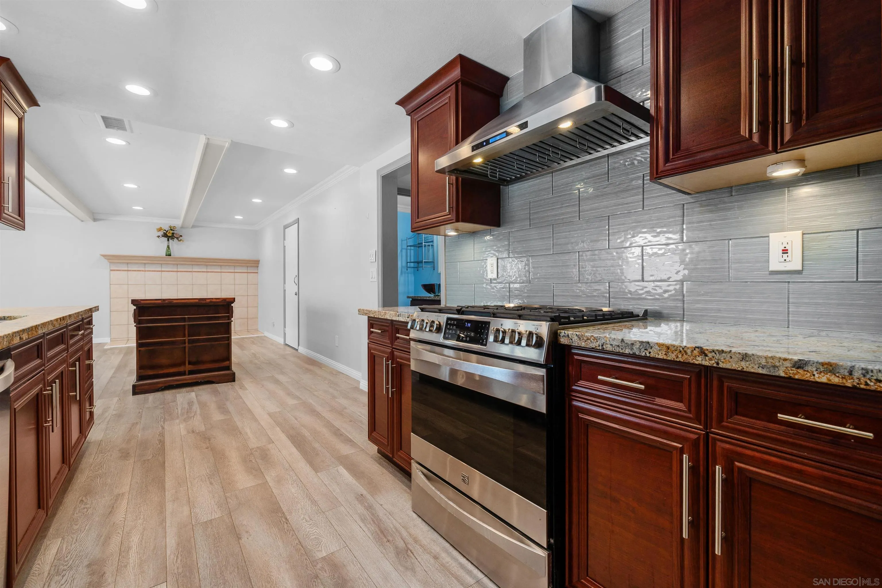 https://cdn.realtyfeed.com/cdn/127/260015067/dea804f8aabd0ab385f9eb9b2cfdab33.webp