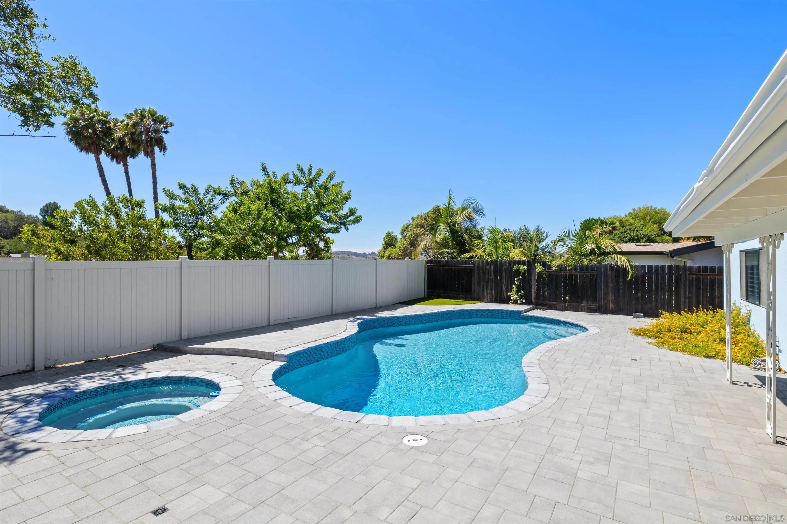 https://cdn.realtyfeed.com/cdn/127/260015067/ec0b0f20e1de598e8ee3db84a96c6a21.webp