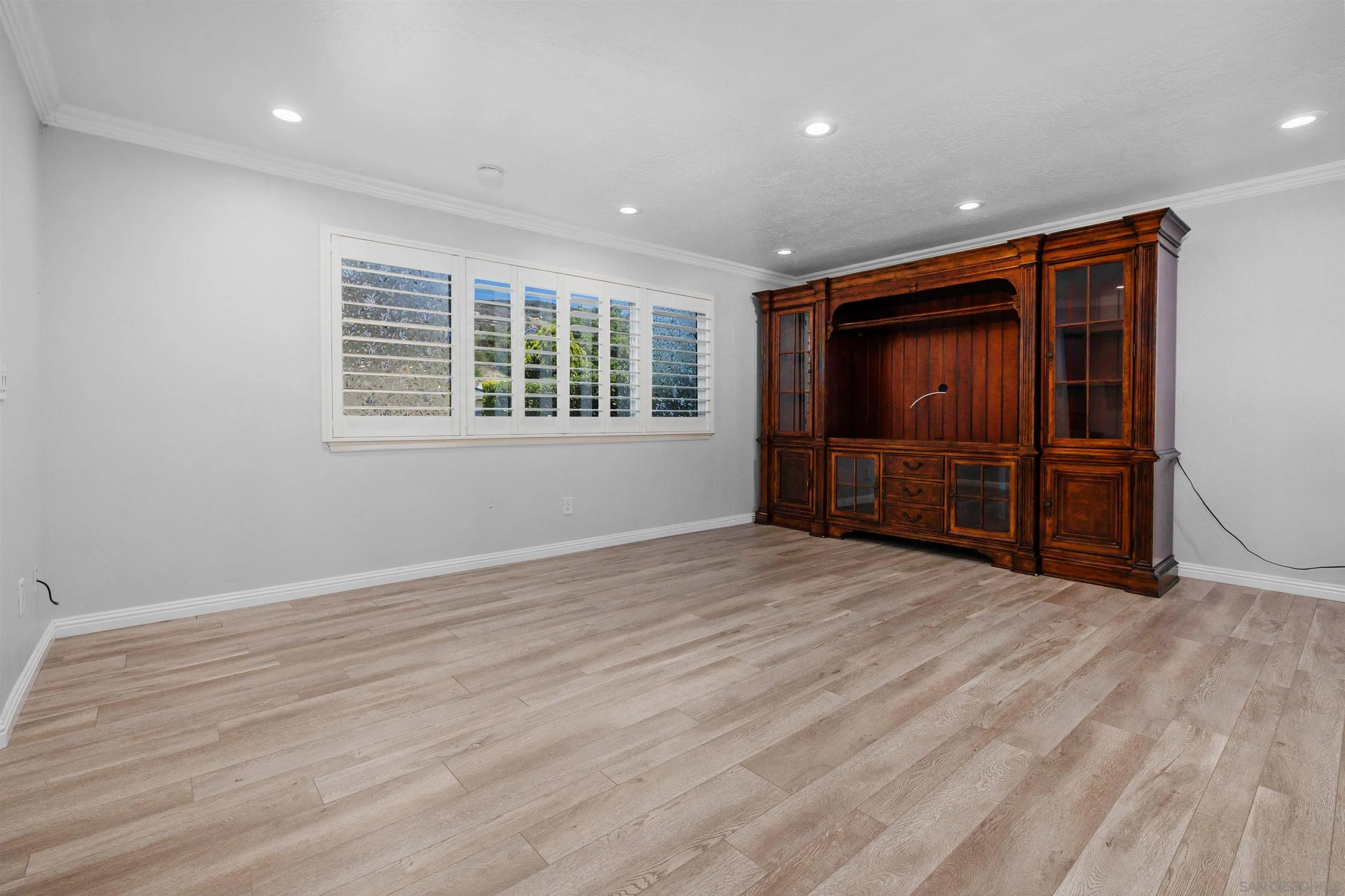 https://cdn.realtyfeed.com/cdn/127/260015067/fef73687a21264df63f40a7d7b9679b3.webp