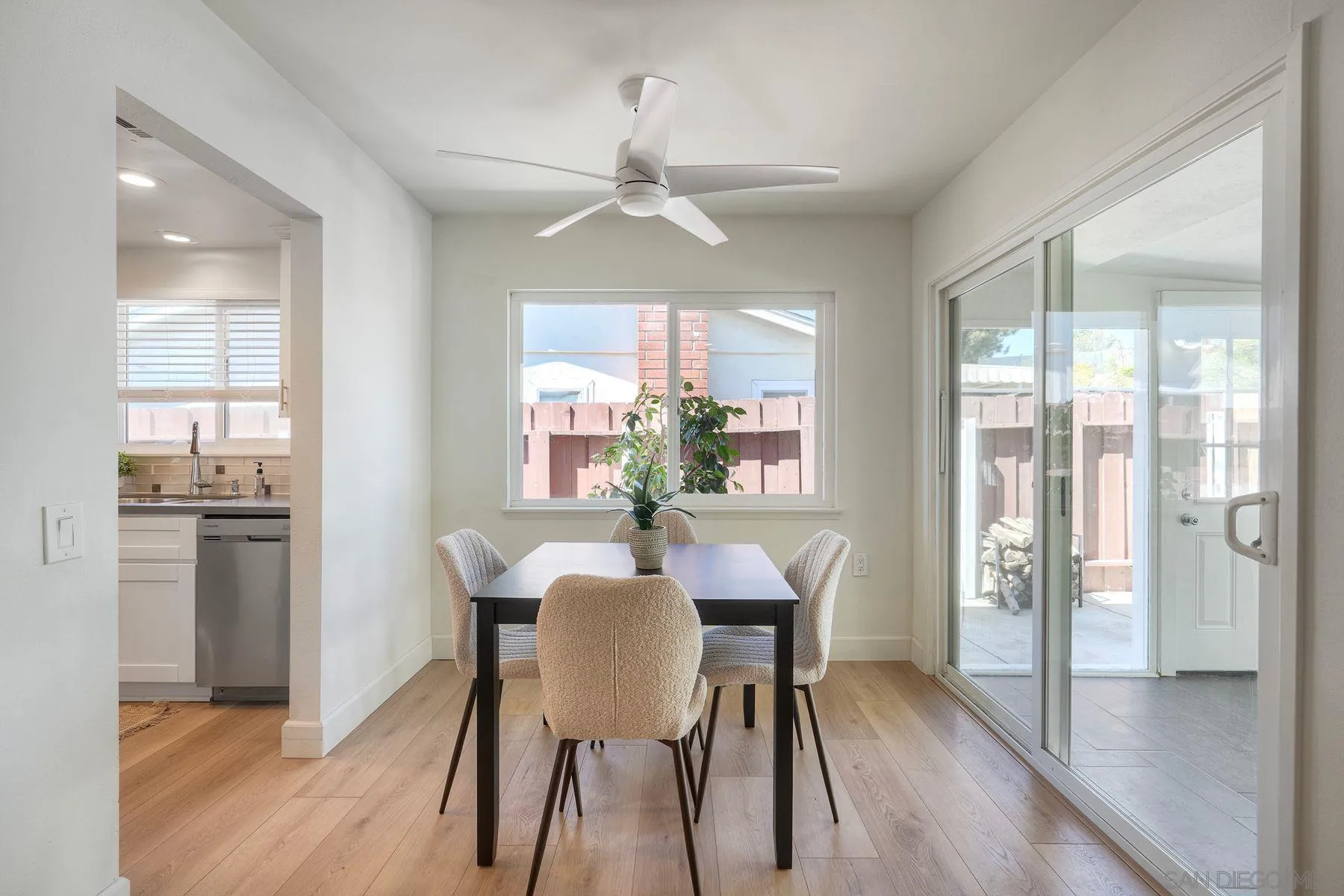 https://cdn.realtyfeed.com/cdn/127/260015068/0ec57b4cfcd01ce8aded03758728992a.webp