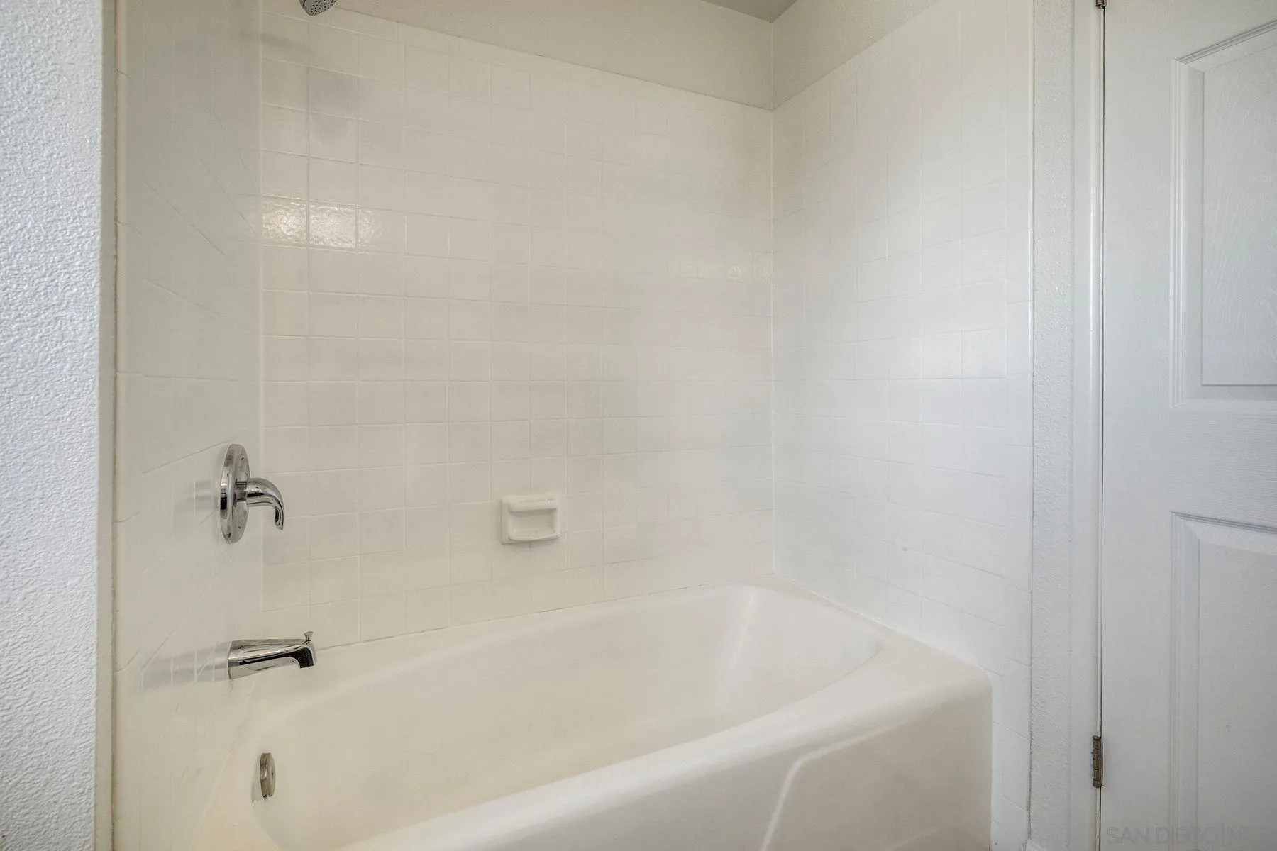 https://cdn.realtyfeed.com/cdn/127/260015068/205a67b9ef40921cc5ea1de6878dea69.webp