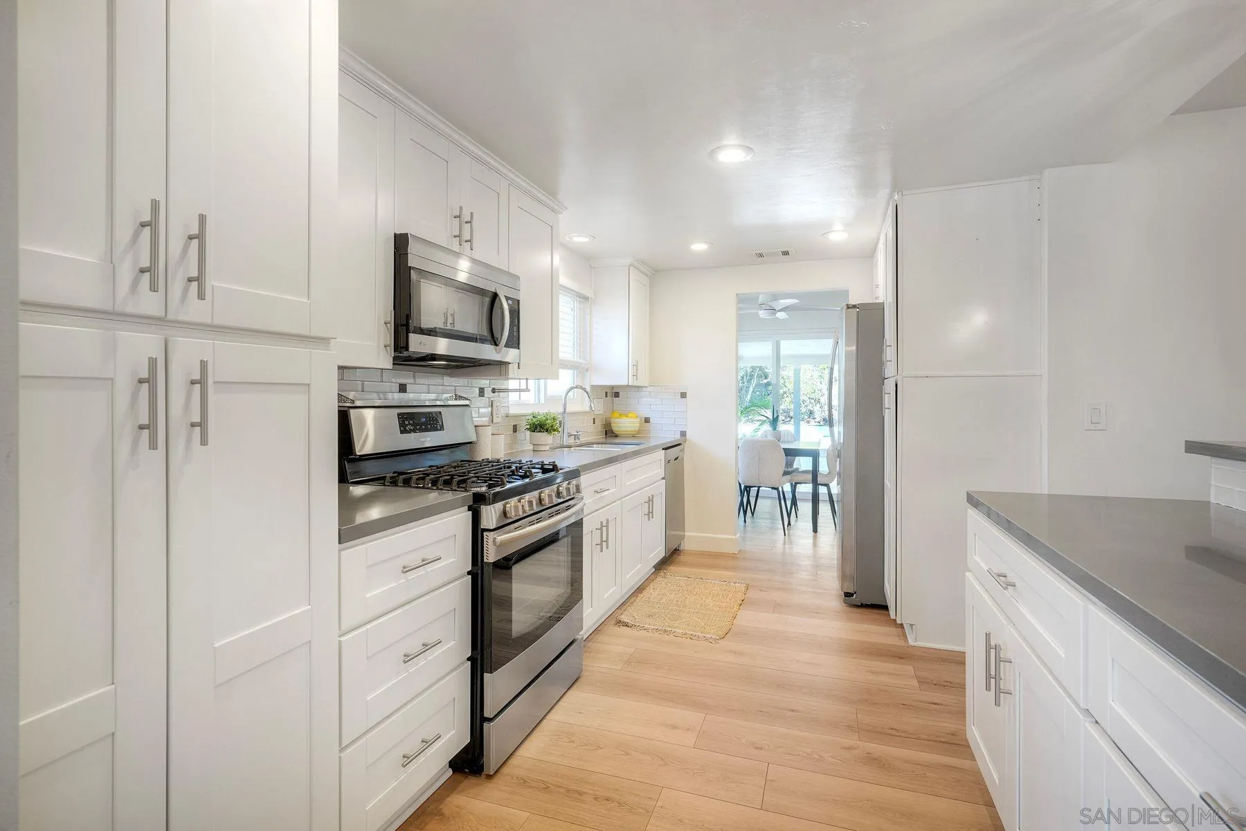 https://cdn.realtyfeed.com/cdn/127/260015068/285365368afff299423594534b9f264b.webp