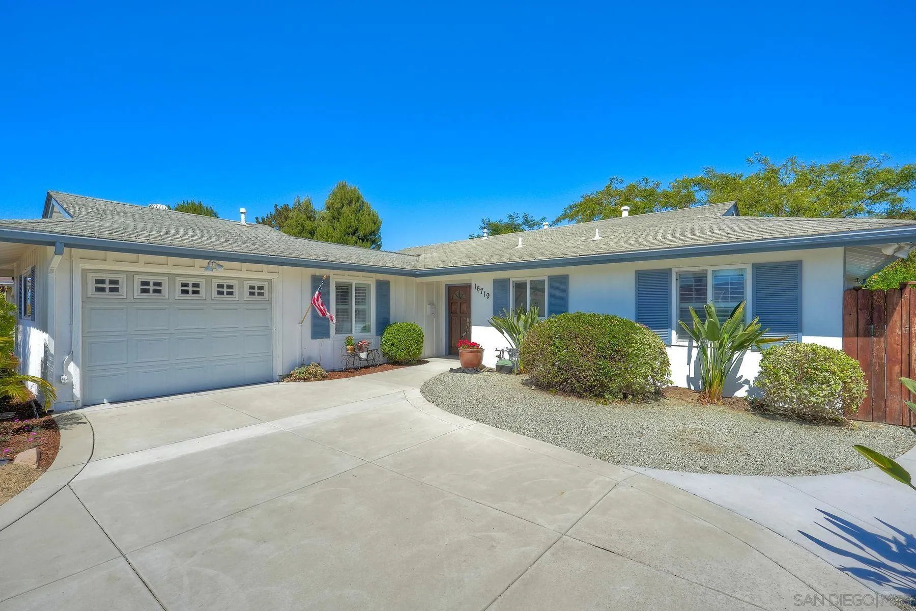 https://cdn.realtyfeed.com/cdn/127/260015068/3df78cbfe53fe1254675becc743452c2.webp