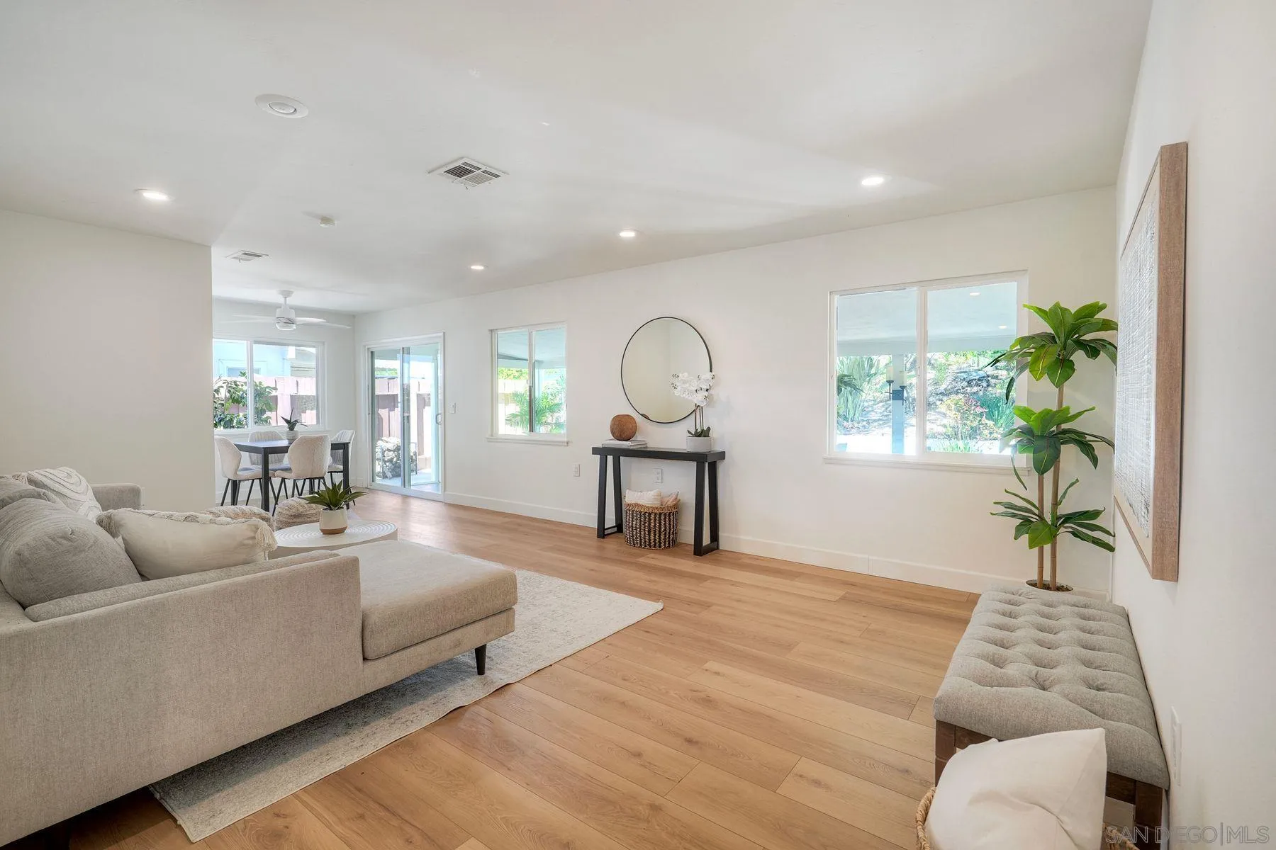 https://cdn.realtyfeed.com/cdn/127/260015068/55097dc9c136be641fa773409d640460.webp