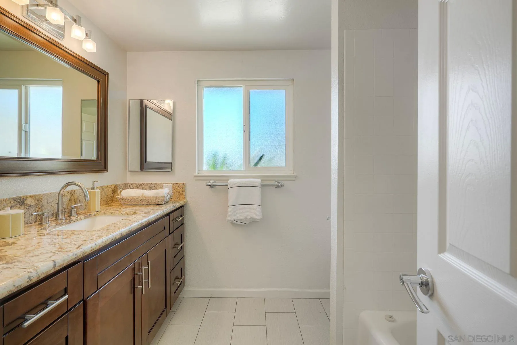 https://cdn.realtyfeed.com/cdn/127/260015068/67c3ab42d08cd457cd7d1514fe2a178b.webp