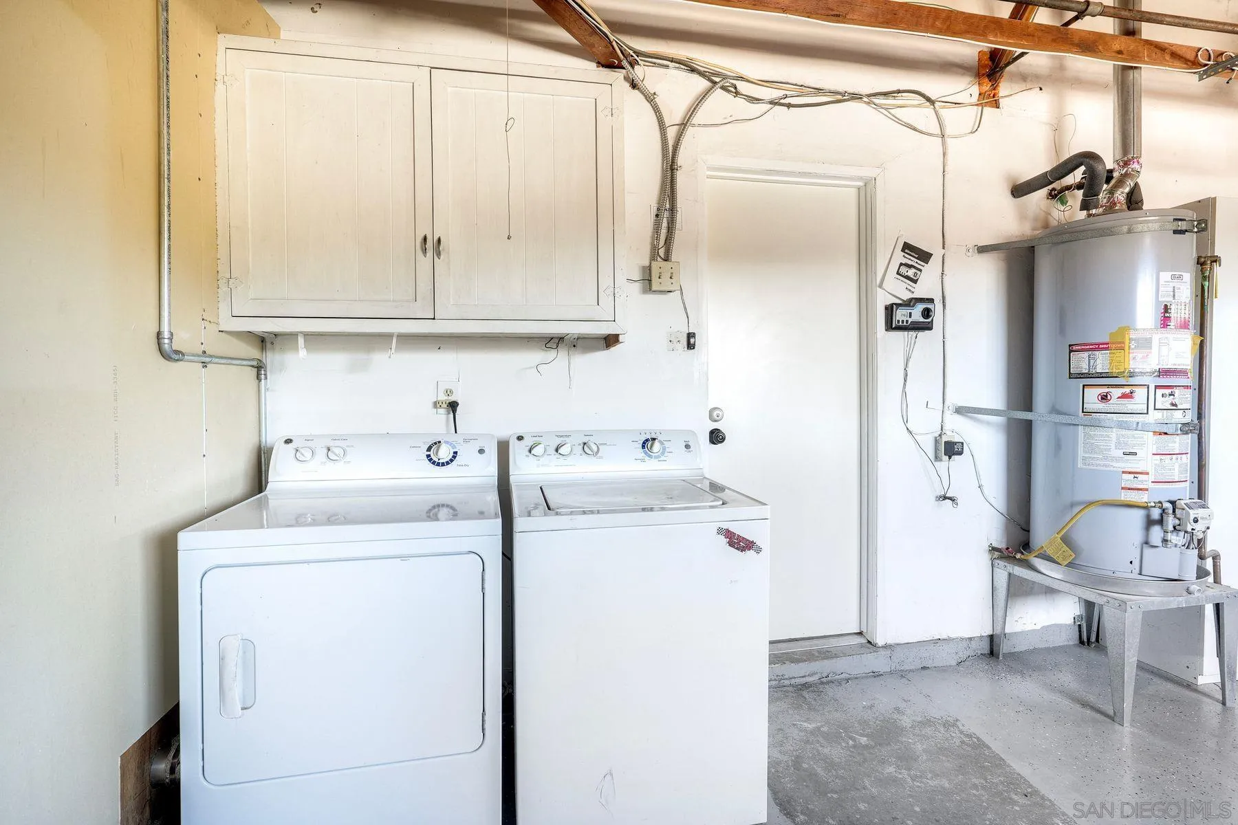 https://cdn.realtyfeed.com/cdn/127/260015068/844ecd12e483ced4a29403647bb10db7.webp