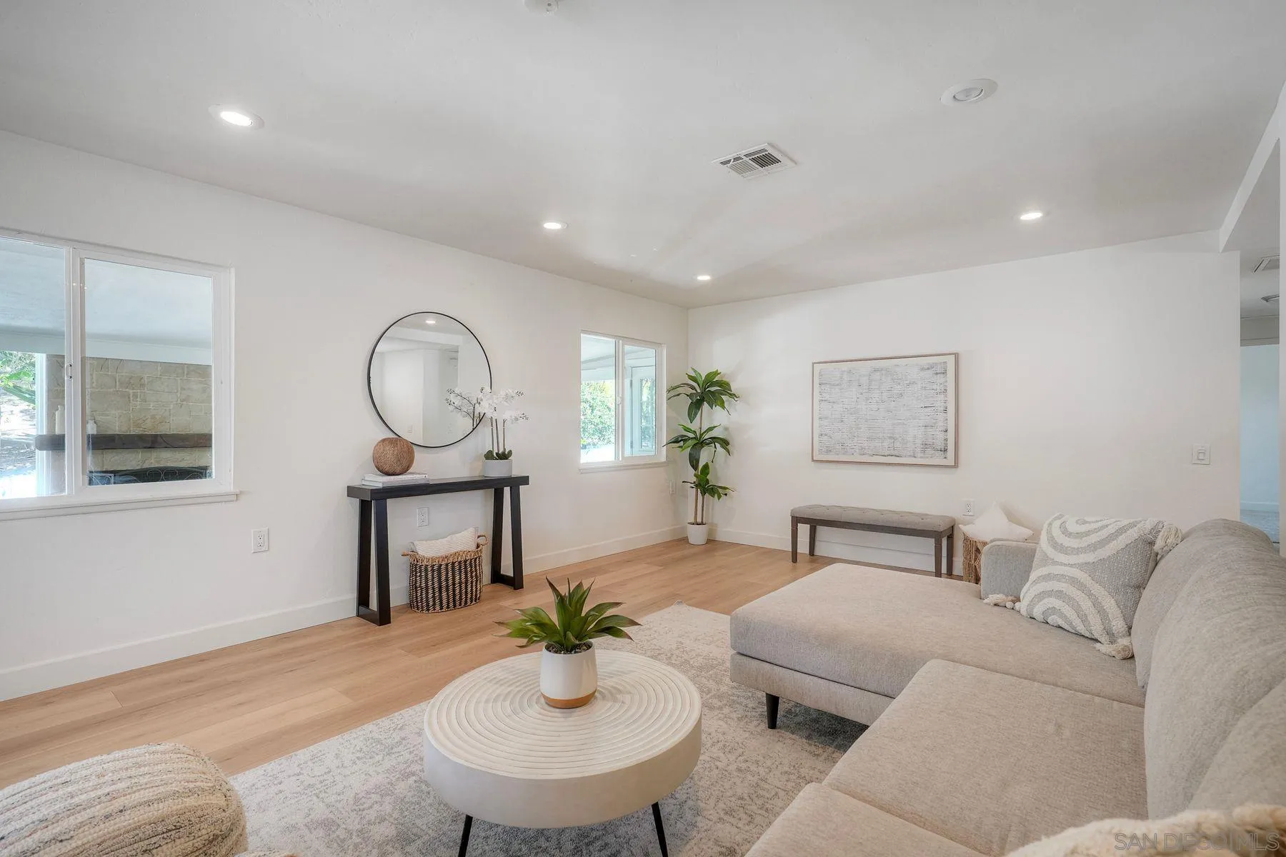 https://cdn.realtyfeed.com/cdn/127/260015068/a1bdbe6b72c252848f85a9e9779713d5.webp