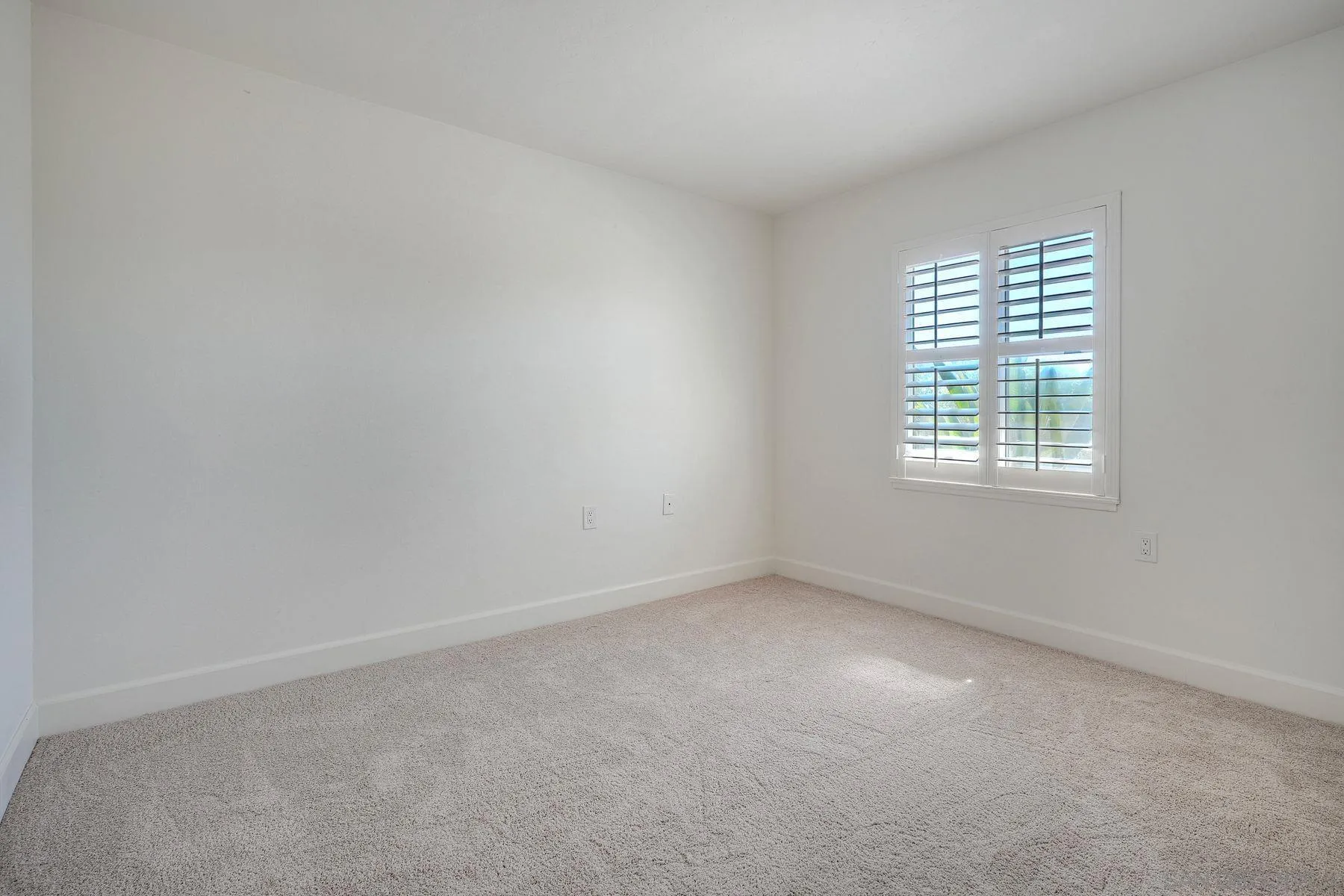 https://cdn.realtyfeed.com/cdn/127/260015068/b4bd359d71cc2d5492b54f5d70ecf67c.webp