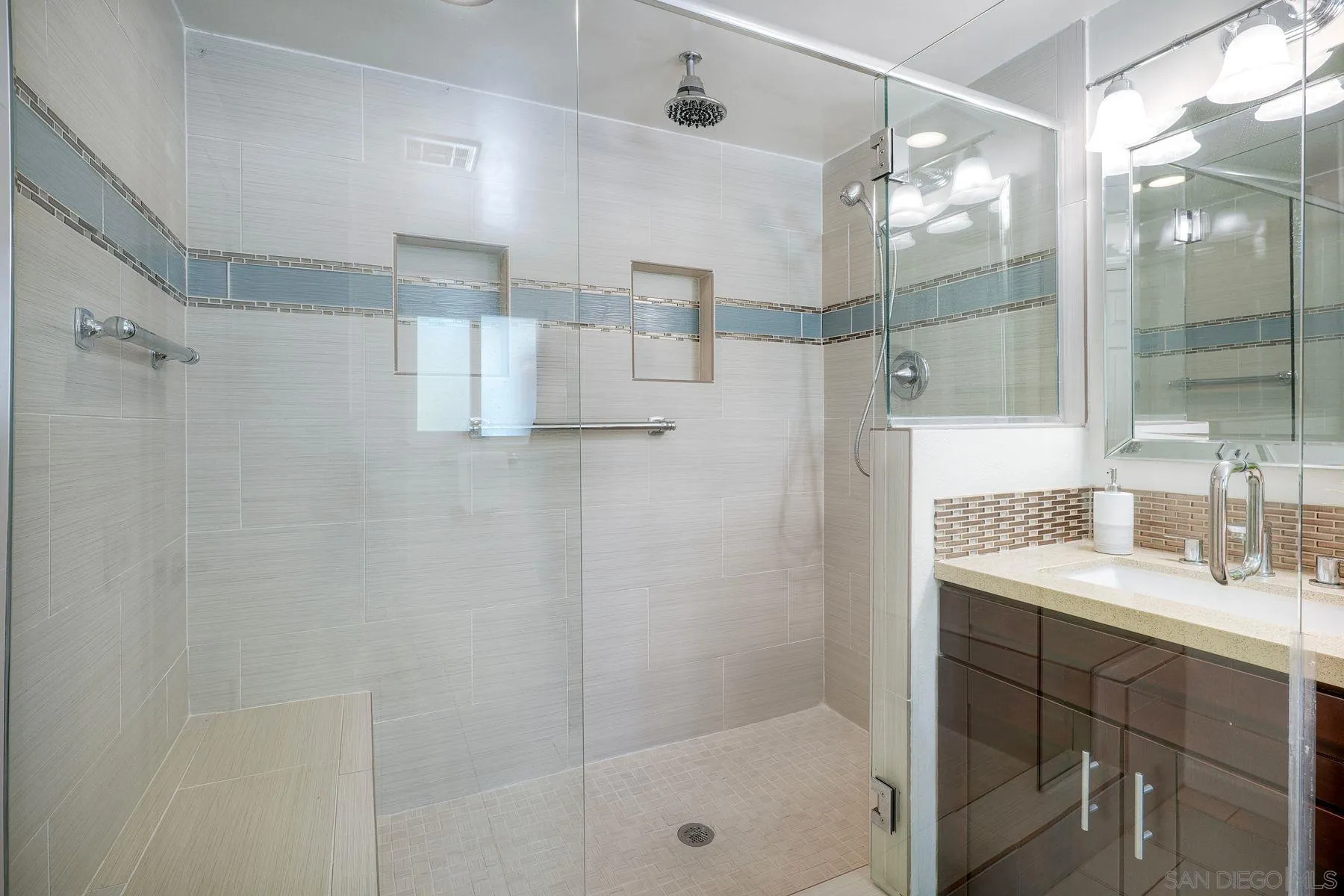 https://cdn.realtyfeed.com/cdn/127/260015068/c2a9144ed727e7b0e17f78413ffbd24b.webp
