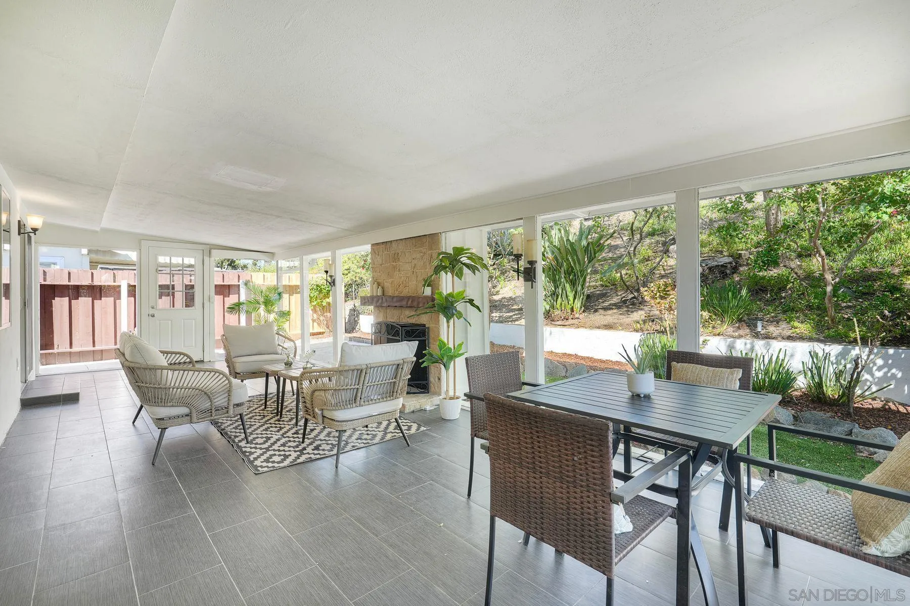 https://cdn.realtyfeed.com/cdn/127/260015068/d8c4fd63605ea295b516b081a560de39.webp
