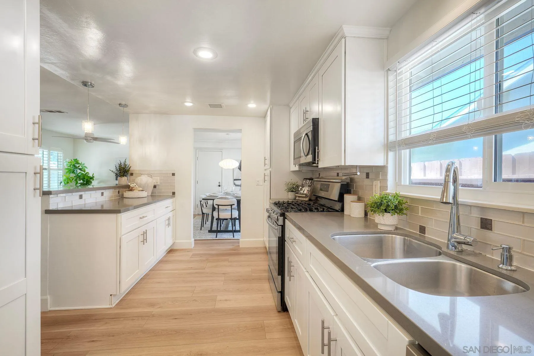 https://cdn.realtyfeed.com/cdn/127/260015068/ea3e31e1c8da229c78e00c820105e159.webp