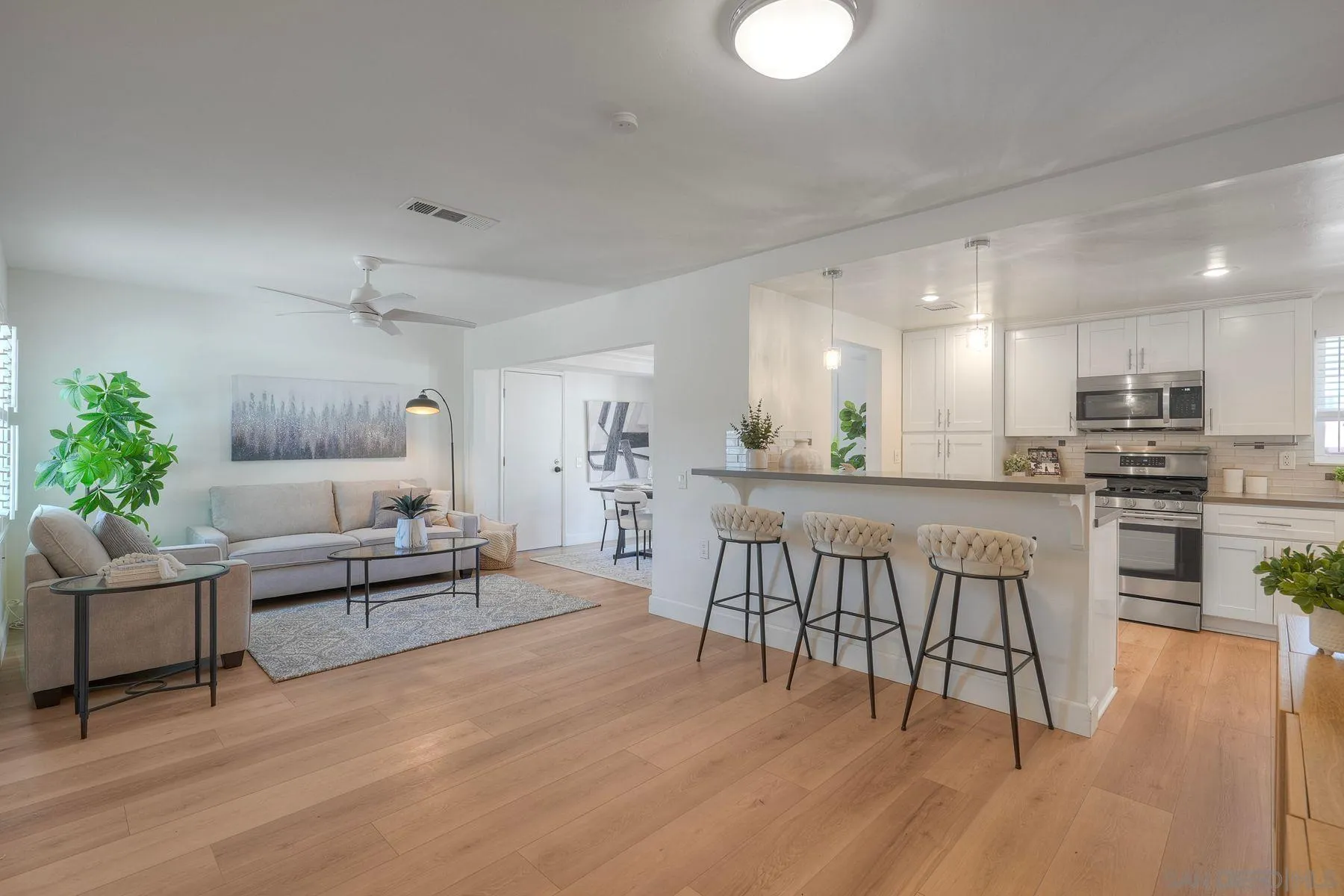 https://cdn.realtyfeed.com/cdn/127/260015068/f518ff1b6ccf8b758d7c429a1a573307.webp