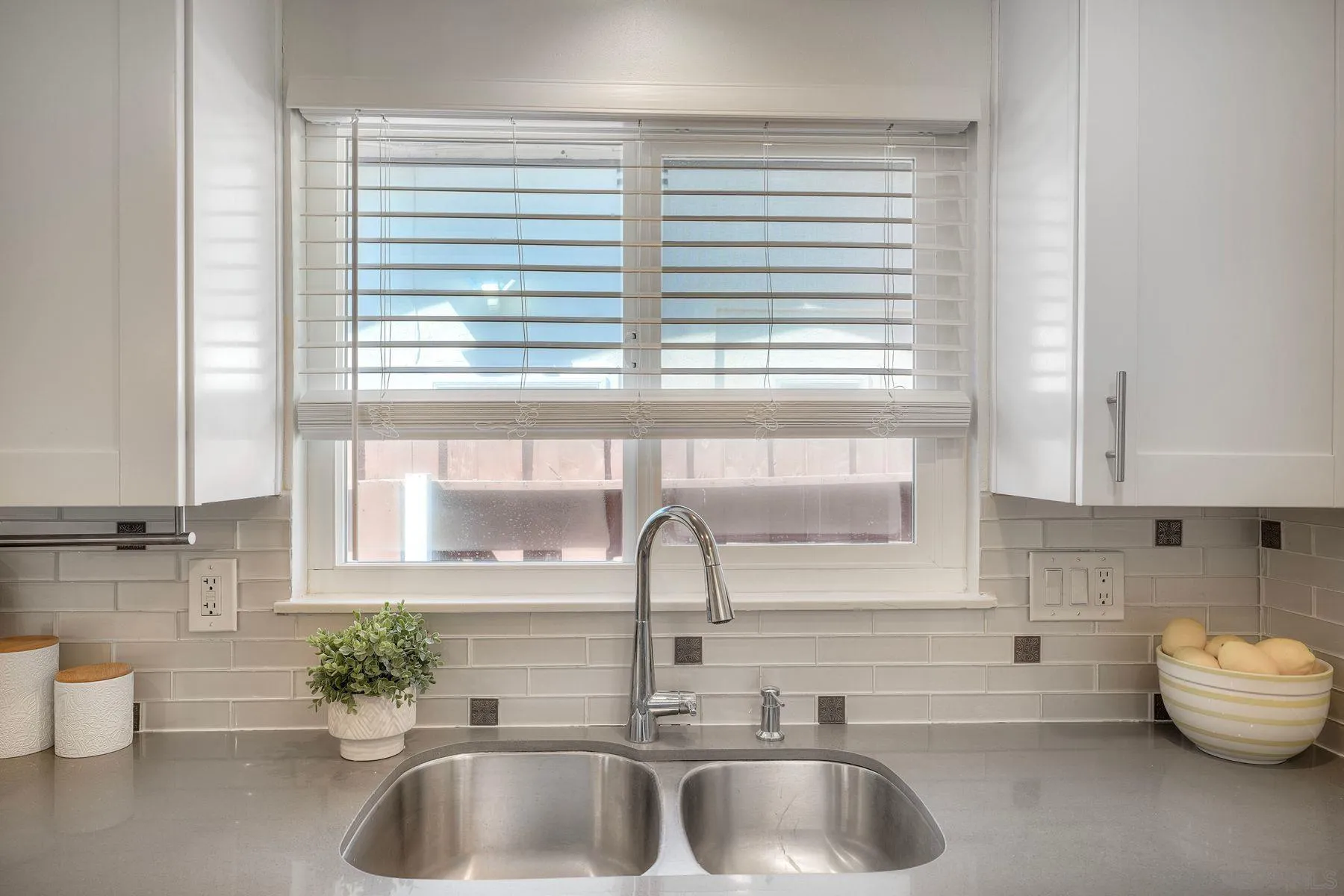 https://cdn.realtyfeed.com/cdn/127/260015068/f66f0d2cca096a1f575c4fce3c4162c8.webp