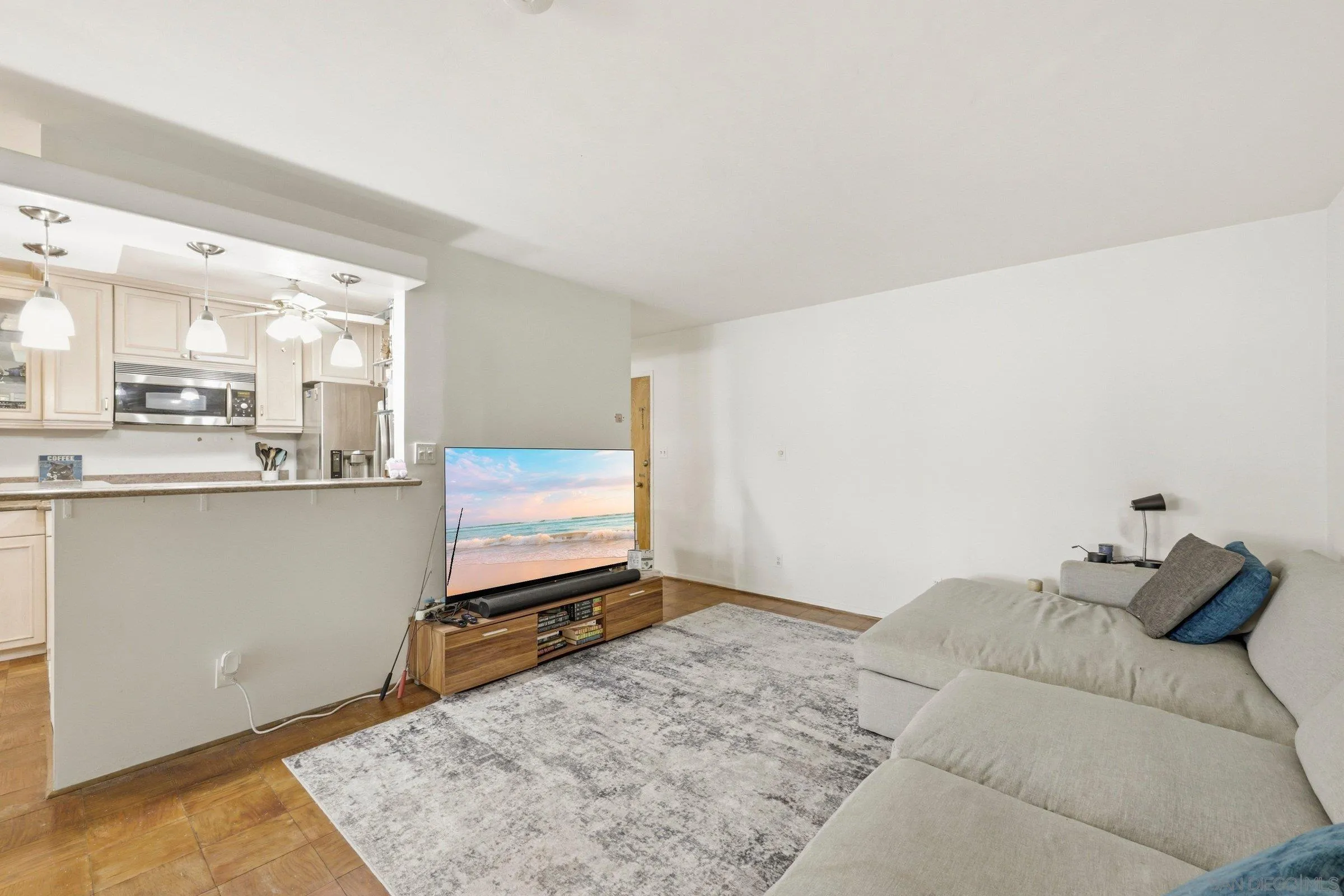 https://cdn.realtyfeed.com/cdn/127/260015079/412f14380225ffc919f9ddadd76bc119.webp