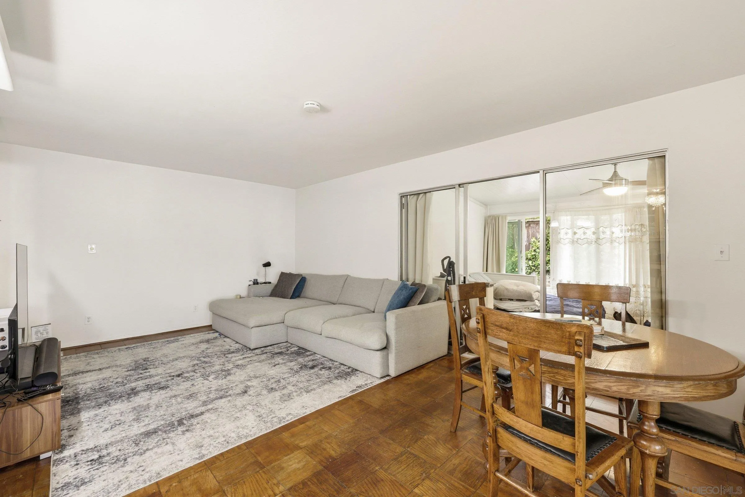 https://cdn.realtyfeed.com/cdn/127/260015079/90a6924eda436dfe75fdcc56400309e9.webp