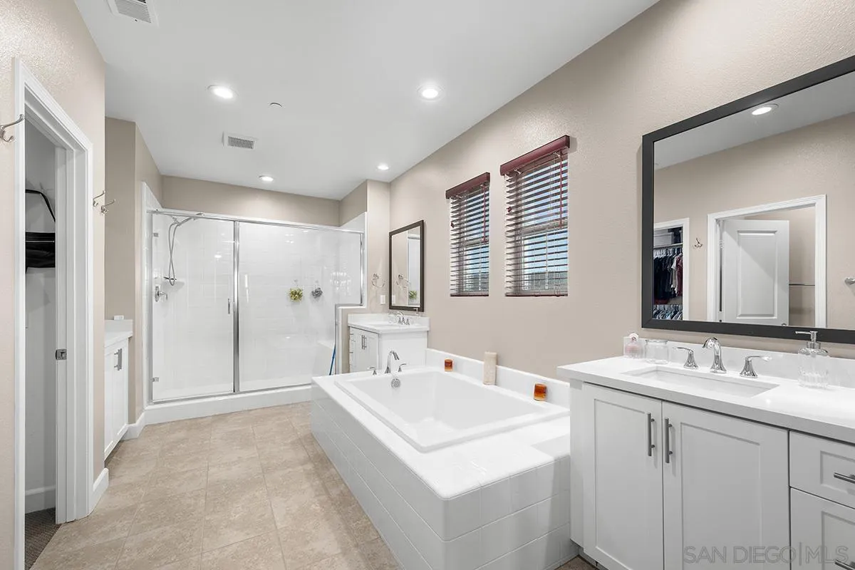 https://cdn.realtyfeed.com/cdn/127/260015091/2d37dee9b86f31cdfbffa37f4b07a497.webp